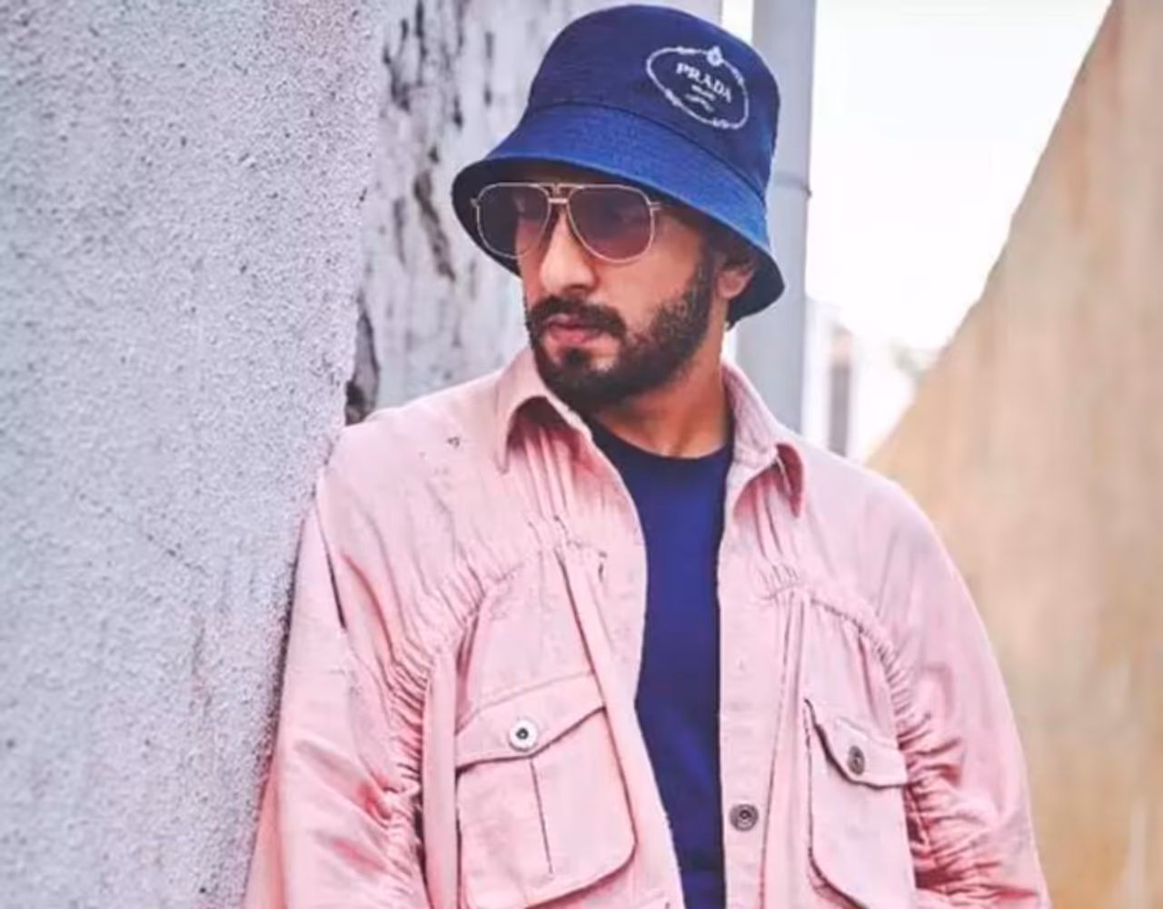 <p>ಹುಡುಗ್ರು ಪಿಂಕ್ ಧರಿಸ್ಬಾರ್ದು ಅಂದಿದ್ಯಾರು..? ಪಿಂಕ್ ಬಟ್ಟೆ ಯಾರು ಬೇಕಾದ್ರೂ ಧರಿಸ್ಬೋದು, ಹಾಗೇ ಯಾವಸ ಸೀಸನ್ಗೂ ಈ ಬಣ್ಣ ಸೂಕ್ತವೇ. ಪಿಂಕ್ ಶೇಡ್ನಲ್ಲಿ ಬಾಲಿವುಡ್ ಬಾಯ್ಸ್ ಮಿಂಚಿರೋದನ್ನ ನೋಡಿ</p> <p>ಹುಡುಗ್ರು ಪಿಂಕ್ ಧರಿಸ್ಬಾರ್ದು ಅಂದಿದ್ಯಾರು..? ಪಿಂಕ್ ಬಟ್ಟೆ ಯಾರು ಬೇಕಾದ್ರೂ ಧರಿಸ್ಬೋದು, ಹಾಗೇ ಯಾವಸ ಸೀಸನ್ಗೂ ಈ ಬಣ್ಣ ಸೂಕ್ತವೇ. ಪಿಂಕ್ ಶೇಡ್ನಲ್ಲಿ ಬಾಲಿವುಡ್ ಬಾಯ್ಸ್ ಮಿಂಚಿರೋದನ್ನ ನೋಡಿ</p>