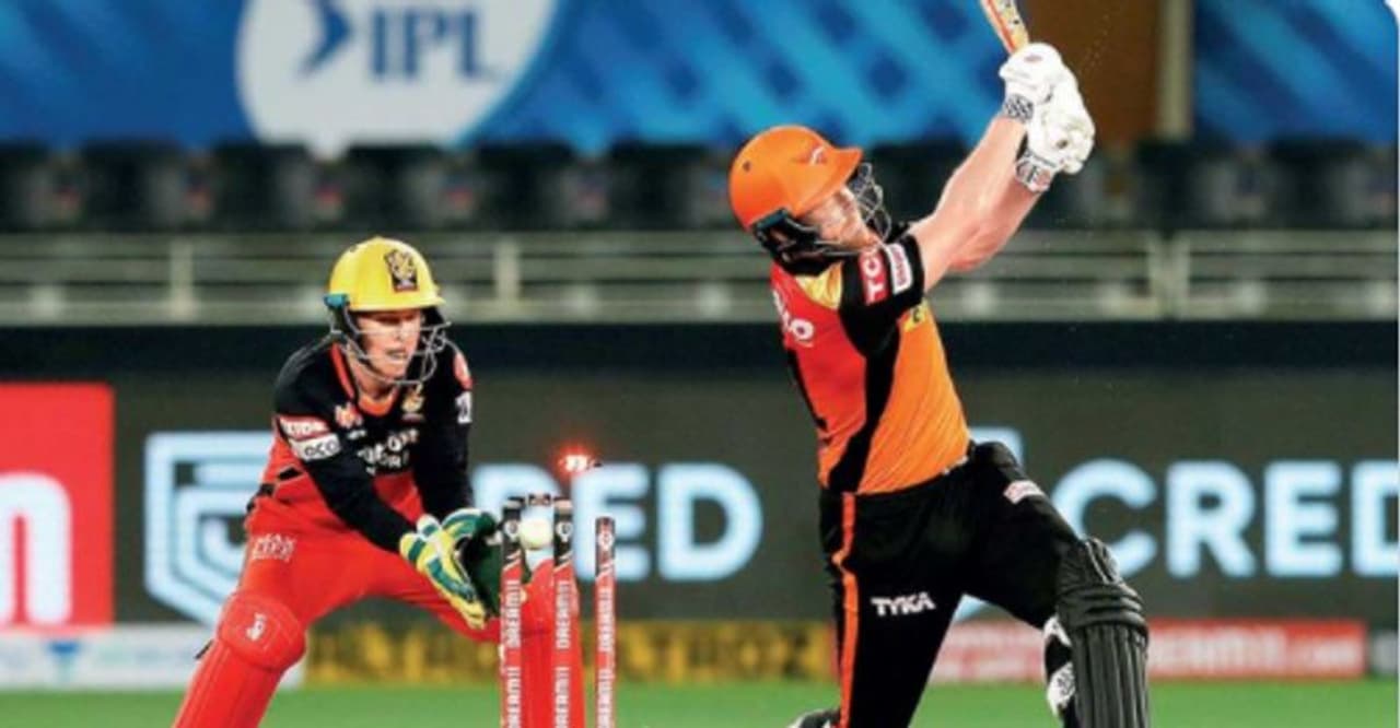 <p><strong>ജോണി ബെയര്സ്റ്റോ</strong></p><p>തകര്പ്പന് ഫോമിലാണ് ഇംഗ്ലീഷ് താരം. ഓസ്ട്രേലിയക്കെതിരെ പുറത്തെടുത്ത അതേ പ്രകടനം ഐപിഎല്ലിലും തുടര്ന്നു. ആര്സിബിക്കെതിരെ ടോപ് സ്കോററായിരുന്നു ബെയര്സ്റ്റോ. 43 പന്തില് 61 റണ്സാണ് താരം നേടിയത്. ഡേവിഡ് വാര്ണര്ക്കൊപ്പം ഓപ്പണറായി ഇറങ്ങുന്ന താരത്തില് ഹൈദരാബാദിന് ഇനിയും പ്രതീക്ഷയുണ്ട്. </p> <p><strong>ജോണി ബെയര്സ്റ്റോ</strong></p><p>തകര്പ്പന് ഫോമിലാണ് ഇംഗ്ലീഷ് താരം. ഓസ്ട്രേലിയക്കെതിരെ പുറത്തെടുത്ത അതേ പ്രകടനം ഐപിഎല്ലിലും തുടര്ന്നു. ആര്സിബിക്കെതിരെ ടോപ് സ്കോററായിരുന്നു ബെയര്സ്റ്റോ. 43 പന്തില് 61 റണ്സാണ് താരം നേടിയത്. ഡേവിഡ് വാര്ണര്ക്കൊപ്പം ഓപ്പണറായി ഇറങ്ങുന്ന താരത്തില് ഹൈദരാബാദിന് ഇനിയും പ്രതീക്ഷയുണ്ട്. </p>