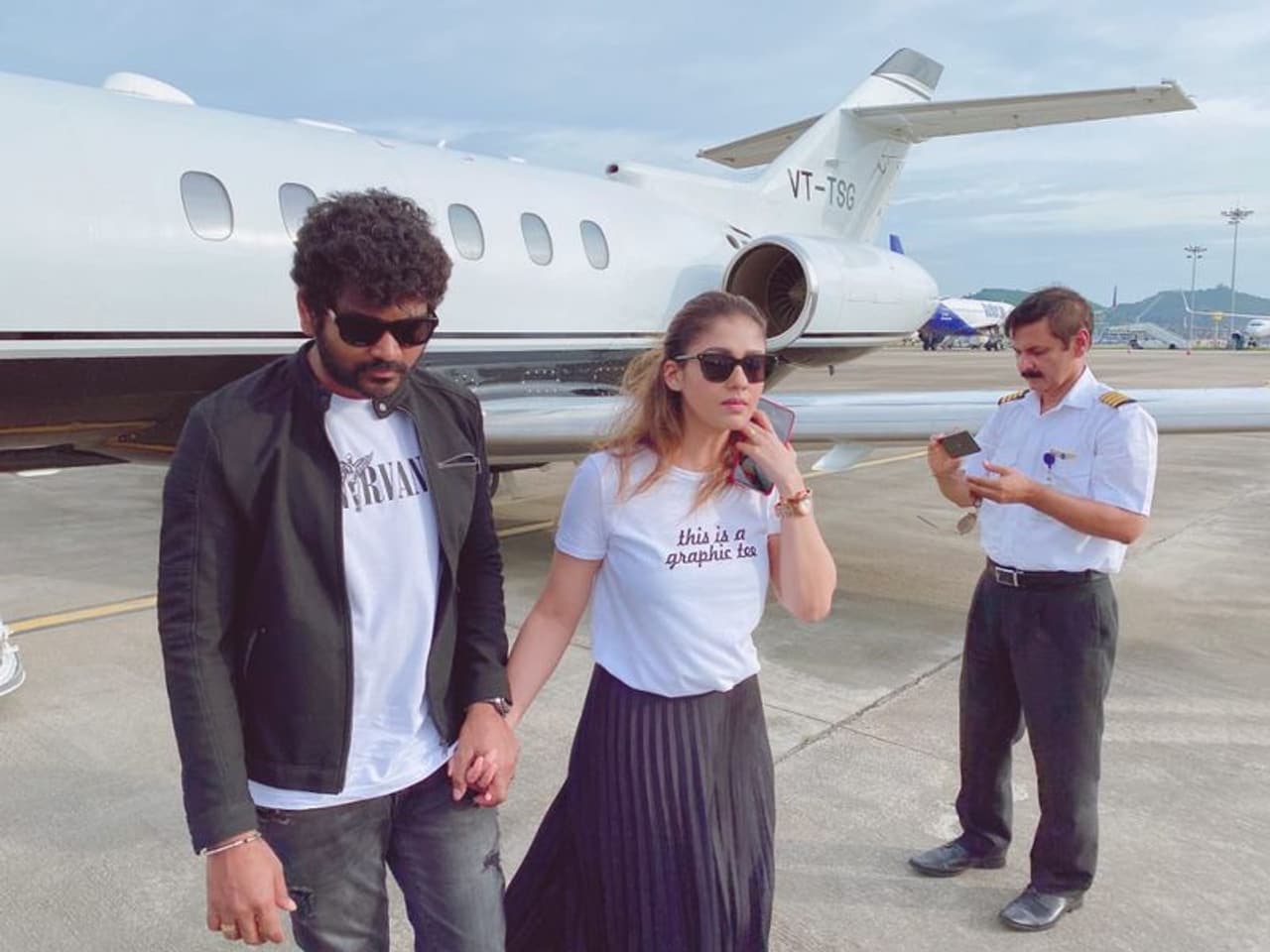 <p>தமிழ் ரசிகர்கள் மனதில் ராணியாக சிம்மாசனம் போட்டு அமர்ந்திருப்பவர் நயன்தாரா. தனது அசத்தல் நடிப்பால் லேடி சூப்பர் ஸ்டார் என்ற படத்திற்கு சொந்தக்காரியாக வலம் வருகிறார்.</p> <p>தமிழ் ரசிகர்கள் மனதில் ராணியாக சிம்மாசனம் போட்டு அமர்ந்திருப்பவர் நயன்தாரா. தனது அசத்தல் நடிப்பால் லேடி சூப்பர் ஸ்டார் என்ற படத்திற்கு சொந்தக்காரியாக வலம் வருகிறார்.</p>