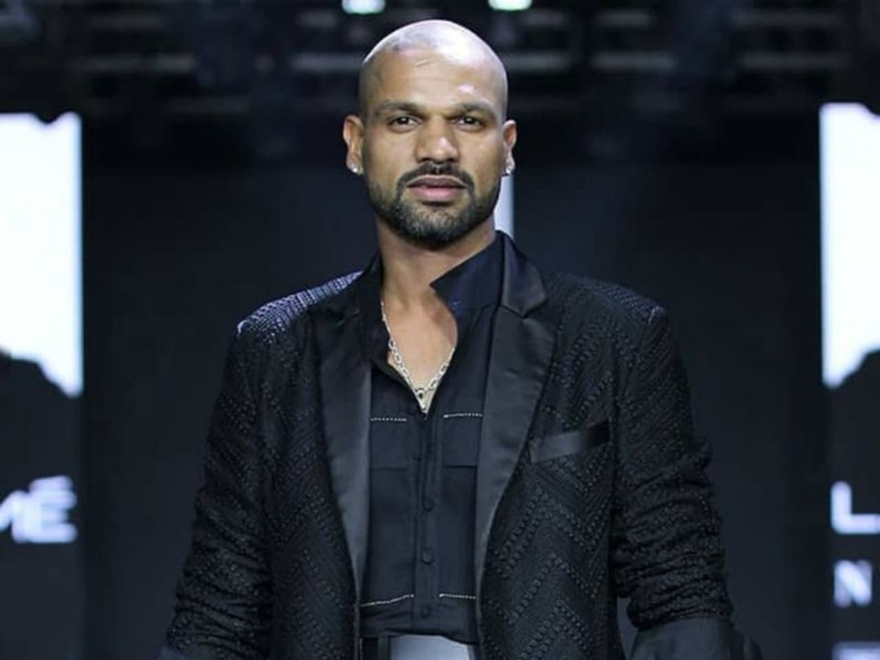 <p>ಭಾರತದ ಆರಂಭಿಕ ಆಟಗಾರ ಶಿಖರ್ ಧವನ್ ಟೀಮ್ ಇಂಡಿಯಾದ ಪ್ರಮುಖ ಸದಸ್ಯರಲ್ಲಿ ಒಬ್ಬರು. ಪ್ರಸ್ತುತ ಅವರು ಭಾರತ ಆಸ್ಟ್ರೇಲಿಯಾ ಸರಣಿಗಾಗಿ ತಮ್ಮ ಅತ್ತೆ ಮನೆಯಲ್ಲಿದ್ದಾರೆ. ಅಂದರೆ ಆಸ್ಟ್ರೇಲಿಯಾದಲ್ಲಿದ್ದಾರೆ.</p>