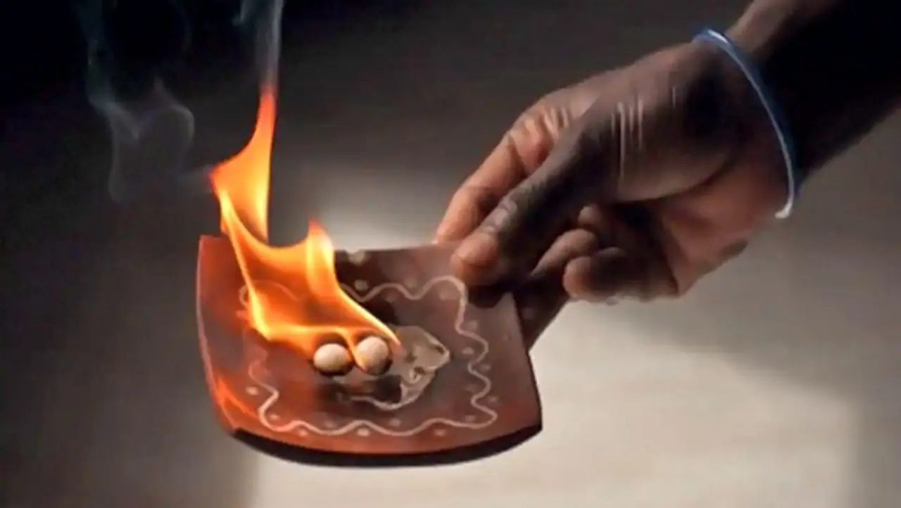 <p>ಮನೆ ತುಂಬಾ ಅಚ್ಚುಕಟ್ಟಾಗಿ ಇರಬೇಕು. ಮನೆಯಲ್ಲಿ ಯಾವುದೇ ವಸ್ತುಗಳು ಅವ್ಯವಸ್ಥಿತವಾಗಿ ಇರಬಾರದು ಇದರಿಂದ ಮನೆಯಲ್ಲಿ ನೆಗೆಟಿವ್ ಎನರ್ಜಿ ಹೆಚ್ಚುತ್ತದೆ. </p> <p>ಮನೆ ತುಂಬಾ ಅಚ್ಚುಕಟ್ಟಾಗಿ ಇರಬೇಕು. ಮನೆಯಲ್ಲಿ ಯಾವುದೇ ವಸ್ತುಗಳು ಅವ್ಯವಸ್ಥಿತವಾಗಿ ಇರಬಾರದು ಇದರಿಂದ ಮನೆಯಲ್ಲಿ ನೆಗೆಟಿವ್ ಎನರ್ಜಿ ಹೆಚ್ಚುತ್ತದೆ. </p>