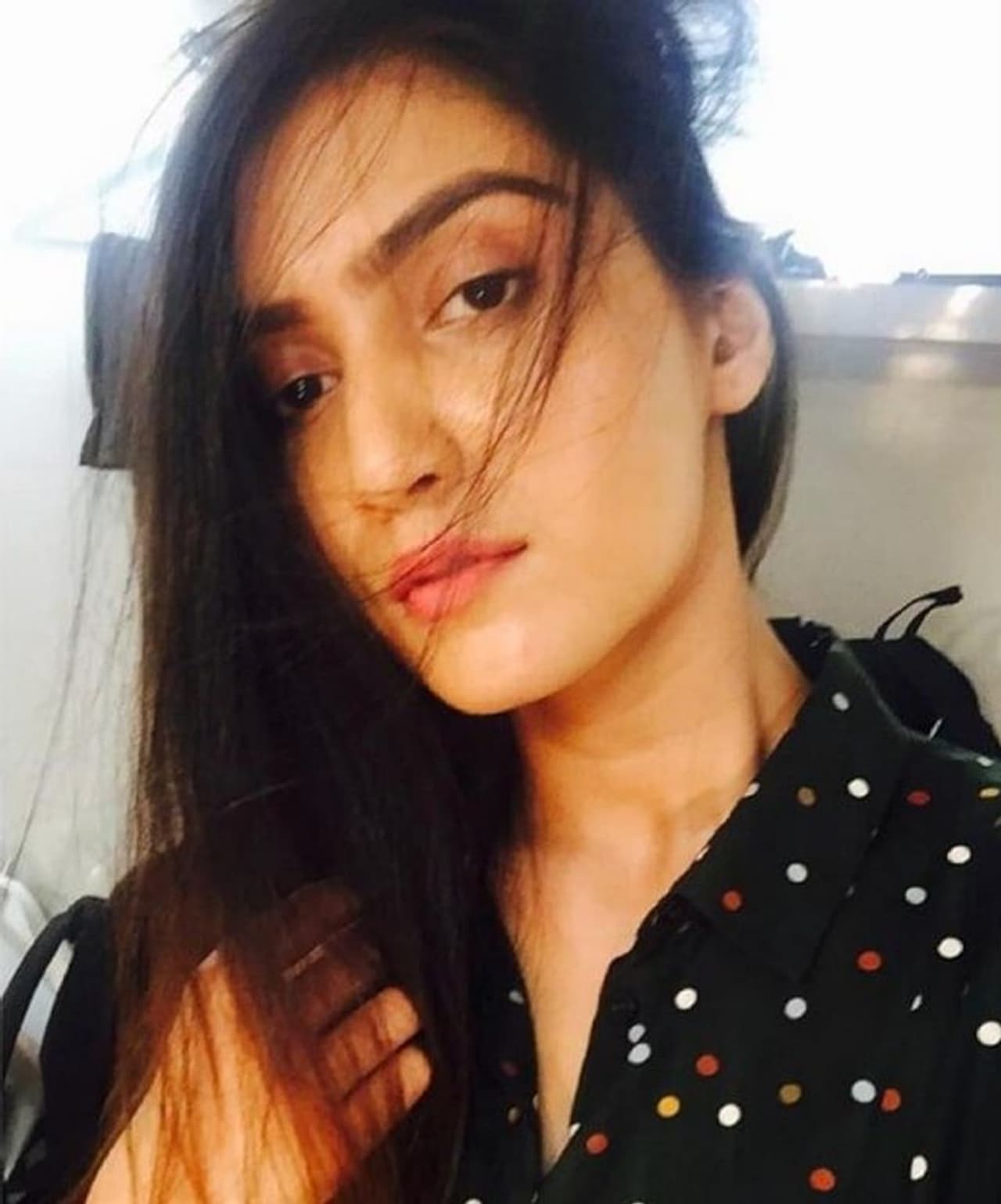 <p>ஷா தனது சமூக ஊடக கையாளுதல்கள் மூலம் தனது அன்றாட வழக்கத்தைப் பற்றி தனது ரசிகர்களுடன் பகிர்ந்து &nbsp;வருகிறார். அதன்படி, அவர் தனது இன்ஸ்டாகிராம் கணக்கிலும் சில படங்கள் மற்றும் வீடியோக்களை வெளியிட்டு வருகிறார்.&nbsp;</p>