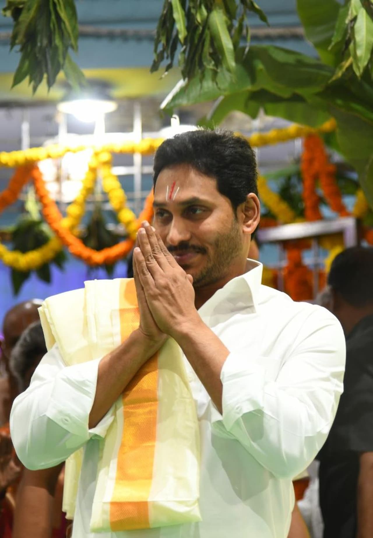 <p>శ్రీవారి బ్రహ్మోత్సవాల్లో భాగంగా తిరుమలకు చేరుకున్న సీఎం జగన్ </p> <p>శ్రీవారి బ్రహ్మోత్సవాల్లో భాగంగా తిరుమలకు చేరుకున్న సీఎం జగన్ </p>