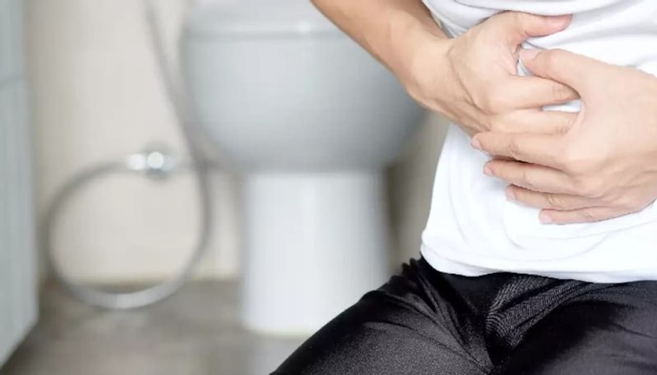 <p> </p><p>മലബന്ധം അല്ലെങ്കില് വയറിളക്കം. ഈ രണ്ട് പ്രശ്നങ്ങളും പതിവായി കാണുന്നുവെങ്കില് അത് 'ഐബിഎസ്' സൂചനയാകാം. ഫൈബര് ധാരാളമടങ്ങിയ ഭക്ഷണം കഴിക്കുന്നതിലൂടെ ഈ പ്രശ്നം ഒരു പരിധി വരെ തടയാനാകും.<br /> </p><p> </p> <p> </p><p>മലബന്ധം അല്ലെങ്കില് വയറിളക്കം. ഈ രണ്ട് പ്രശ്നങ്ങളും പതിവായി കാണുന്നുവെങ്കില് അത് 'ഐബിഎസ്' സൂചനയാകാം. ഫൈബര് ധാരാളമടങ്ങിയ ഭക്ഷണം കഴിക്കുന്നതിലൂടെ ഈ പ്രശ്നം ഒരു പരിധി വരെ തടയാനാകും.<br /> </p><p> </p>