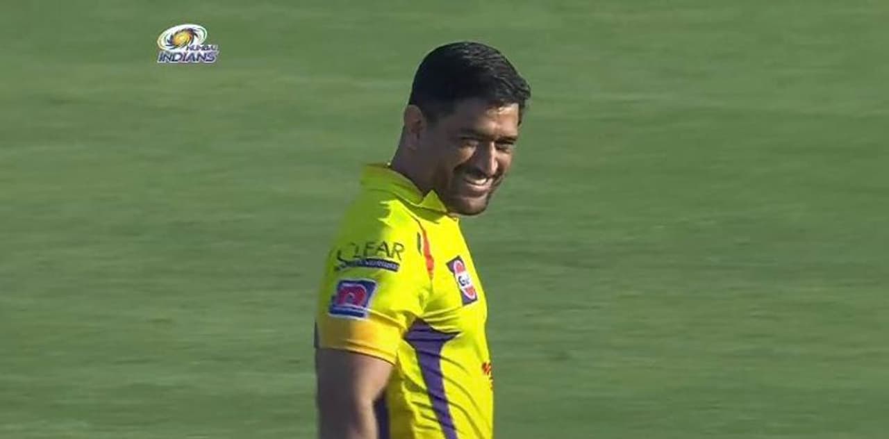 <p>ஒவ்வொரு ஐபிஎல் போட்டிகளிலும் ஒவ்வொரு புதிய சிகை அலங்காரத்திலும் எம்.எஸ் தோனி அழகாக இருக்கிறார். தோனி லாங் ஹேர், ஸ்பைக், மோஹாக் உள்ளிட்ட பல அவதாரங்களில் தோன்றியிருக்கிறார் .<br /> </p> <p>ஒவ்வொரு ஐபிஎல் போட்டிகளிலும் ஒவ்வொரு புதிய சிகை அலங்காரத்திலும் எம்.எஸ் தோனி அழகாக இருக்கிறார். தோனி லாங் ஹேர், ஸ்பைக், மோஹாக் உள்ளிட்ட பல அவதாரங்களில் தோன்றியிருக்கிறார் .<br /> </p>