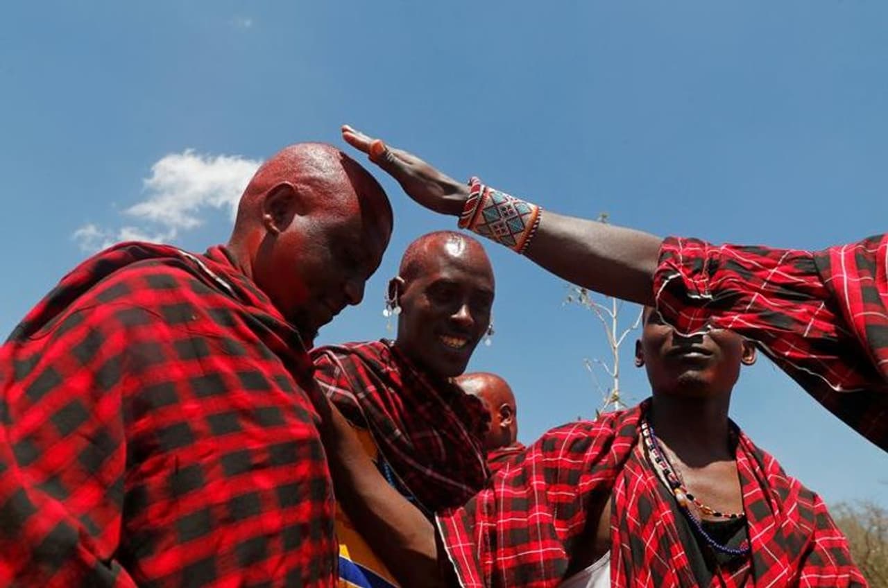 <p><span style="font size:14px;">ഒരു ദശാബ്ദത്തിലൊരിക്കൽ നടന്ന ചടങ്ങിൽ 15,000ത്തോളം പുരുഷന്മാർ പങ്കെടുത്തെന്നാണ് കണക്കുകൾ. 3,000 കാളകളെയും 30,000 ആടുകളെയും അവർ സൽക്കാരത്തിന് വിളമ്പി അത് ഭക്ഷിച്ചുകൊണ്ടാണ് ചടങ്ങുകൾ പൂർത്തിയാകുന്നത്. </span></p> <p><span style="font size:14px;">ഒരു ദശാബ്ദത്തിലൊരിക്കൽ നടന്ന ചടങ്ങിൽ 15,000ത്തോളം പുരുഷന്മാർ പങ്കെടുത്തെന്നാണ് കണക്കുകൾ. 3,000 കാളകളെയും 30,000 ആടുകളെയും അവർ സൽക്കാരത്തിന് വിളമ്പി അത് ഭക്ഷിച്ചുകൊണ്ടാണ് ചടങ്ങുകൾ പൂർത്തിയാകുന്നത്. </span></p>