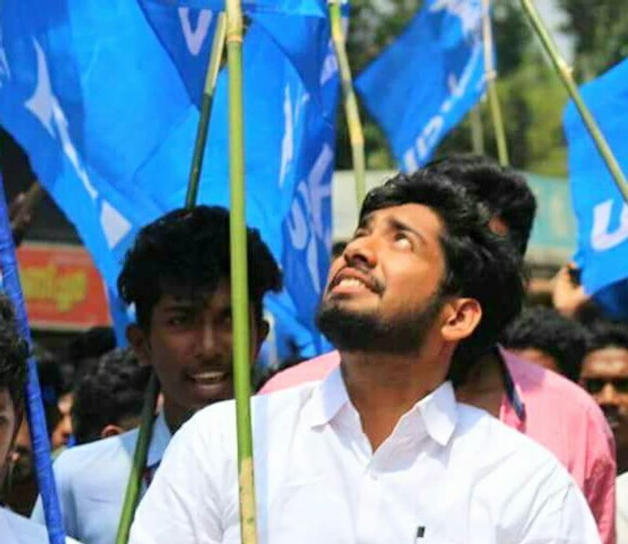 <p>കെഎസ്യു സംസ്ഥാന പ്രസിഡന്റ് കെ എം അഭിജിത്ത് വ്യാജപേരിൽ ആള്മാറാട്ടം നടത്തി കൊവിഡ് ടെസ്റ്റ് നടത്തിയെന്നാണ് പോത്തന്കോട് പഞ്ചായത്ത് പ്രസിഡന്റ് പരാതി നല്കിയത്. </p> <p>കെഎസ്യു സംസ്ഥാന പ്രസിഡന്റ് കെ എം അഭിജിത്ത് വ്യാജപേരിൽ ആള്മാറാട്ടം നടത്തി കൊവിഡ് ടെസ്റ്റ് നടത്തിയെന്നാണ് പോത്തന്കോട് പഞ്ചായത്ത് പ്രസിഡന്റ് പരാതി നല്കിയത്. </p>