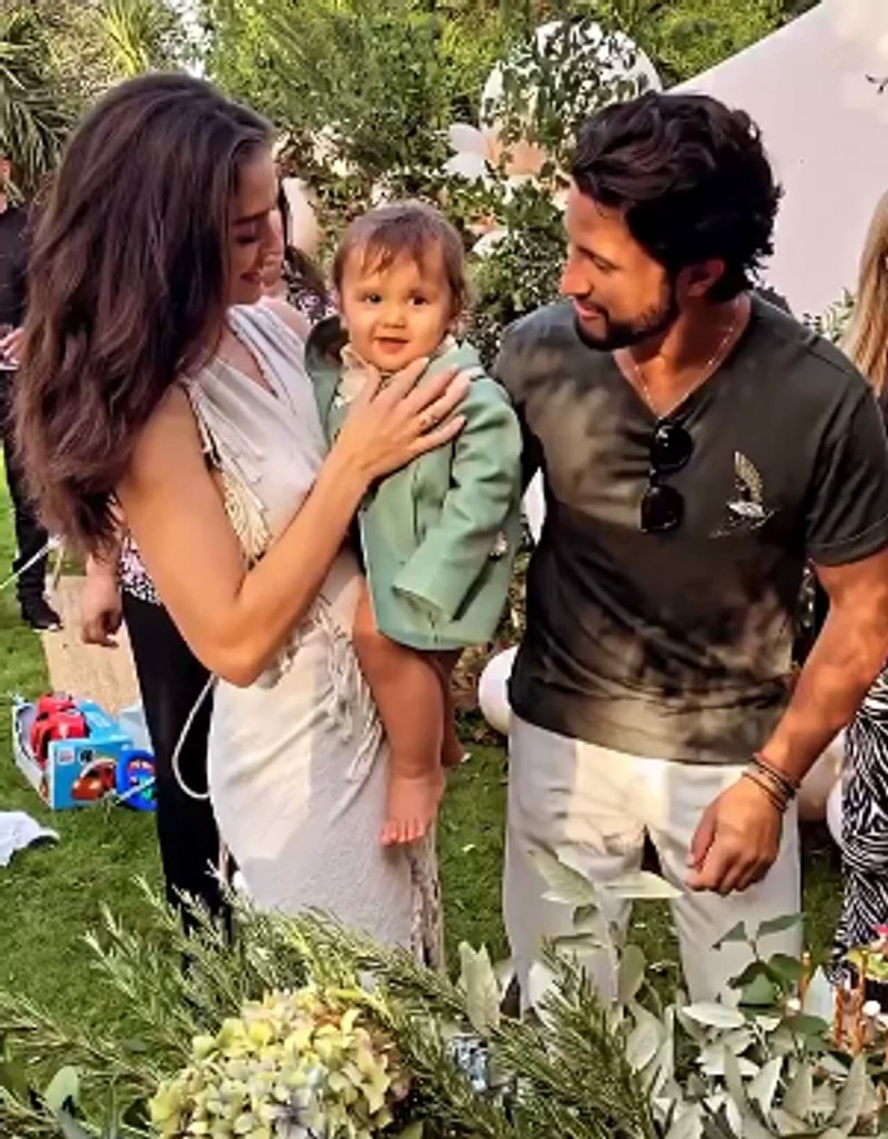 <p>ನಟಿ ಆ್ಯಮಿ ಚಾಕ್ಸನ್ ಮಗನ ಮೊದಲ ಹುಟ್ಟು ಹಬ್ಬ ಆಚರಿಸಿದ್ದಾರೆ. ಇಲ್ಲಿವೆ ಬರ್ತ್ಡೇ ಬ್ಯೂಟಿಫುಲ್ ಫೊಟೋಸ್</p> <p>ನಟಿ ಆ್ಯಮಿ ಚಾಕ್ಸನ್ ಮಗನ ಮೊದಲ ಹುಟ್ಟು ಹಬ್ಬ ಆಚರಿಸಿದ್ದಾರೆ. ಇಲ್ಲಿವೆ ಬರ್ತ್ಡೇ ಬ್ಯೂಟಿಫುಲ್ ಫೊಟೋಸ್</p>