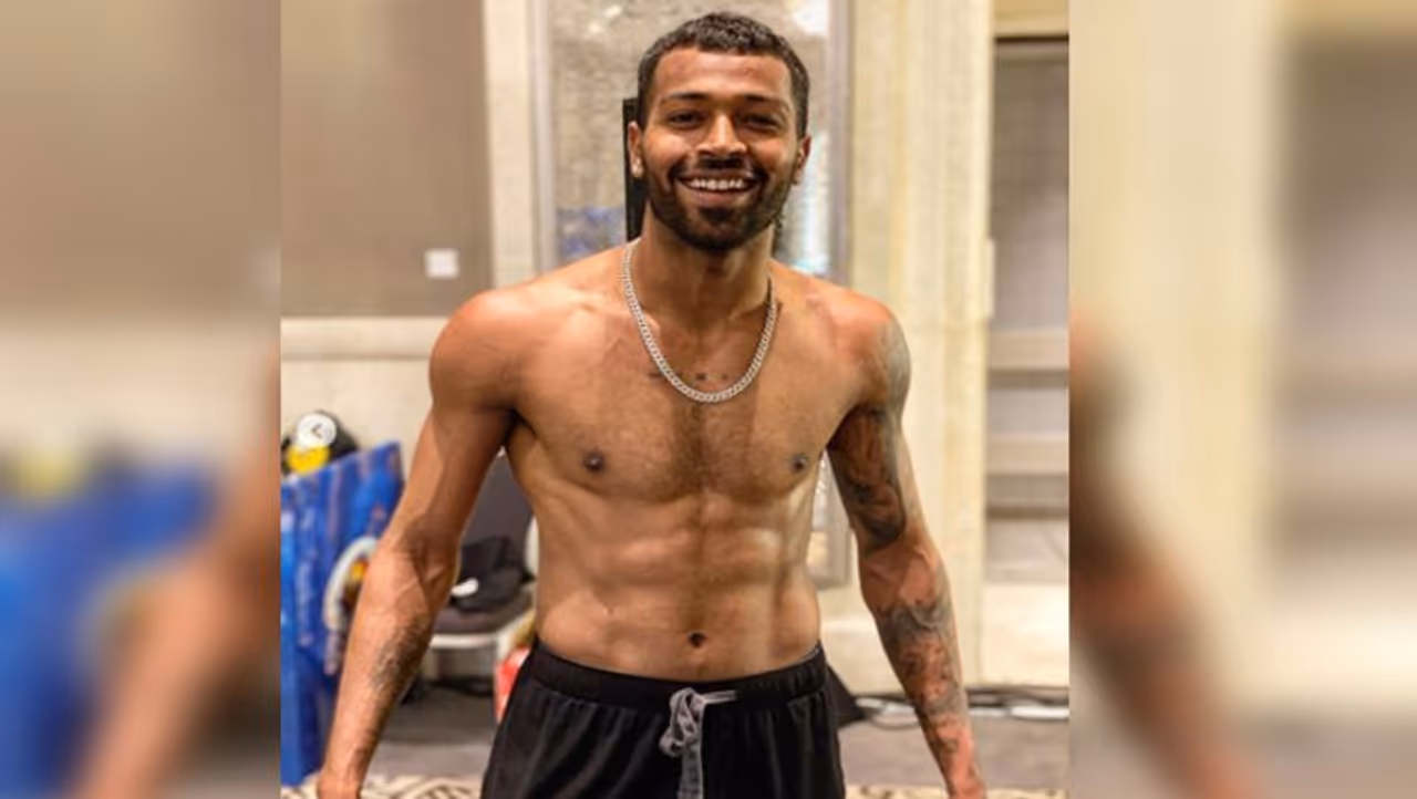 <p>ಆಲ್ರೌಂಡರ್ ಆಗಿರುವ ಟೀಮ್ ಇಂಡಿಯಾದ ಆತಗಾರ ಹಾರ್ದಿಕ್ ಪಾಂಡ್ಯ ಸದ್ಯಕ್ಕೆ ದುಬೈನಲ್ಲ್ಲಿ ನೆಡೆಯುತ್ತಿರುವ ಐಪಿಎಲ್ ಟೂರ್ನಿಮೆಂಟ್ನಲ್ಲಿ ಮುಂಬೈ ಇಂಡಿಯನ್ಸ್ ತಂಡವನನ್ನು ಪ್ರತಿನಿಧಿಸುತ್ತಿದ್ದಾರೆ.</p> <p>ಆಲ್ರೌಂಡರ್ ಆಗಿರುವ ಟೀಮ್ ಇಂಡಿಯಾದ ಆತಗಾರ ಹಾರ್ದಿಕ್ ಪಾಂಡ್ಯ ಸದ್ಯಕ್ಕೆ ದುಬೈನಲ್ಲ್ಲಿ ನೆಡೆಯುತ್ತಿರುವ ಐಪಿಎಲ್ ಟೂರ್ನಿಮೆಂಟ್ನಲ್ಲಿ ಮುಂಬೈ ಇಂಡಿಯನ್ಸ್ ತಂಡವನನ್ನು ಪ್ರತಿನಿಧಿಸುತ್ತಿದ್ದಾರೆ.</p>