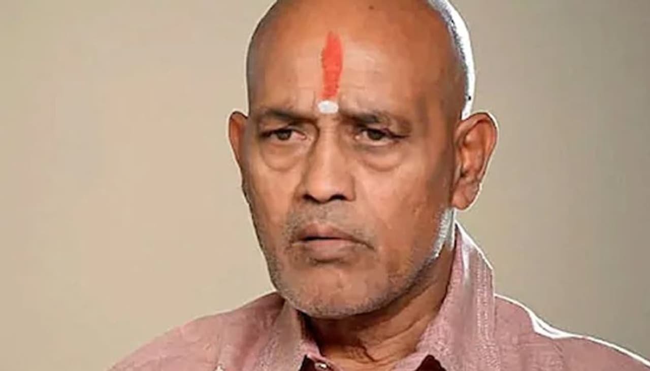 <p>Famous comedian of Kannada film industry Sudhakar, recognised on screen as Rockline Sudhakar breathed his last on September 24. He was 64 year old.</p> <p>Famous comedian of Kannada film industry Sudhakar, recognised on screen as Rockline Sudhakar breathed his last on September 24. He was 64 year old.</p>