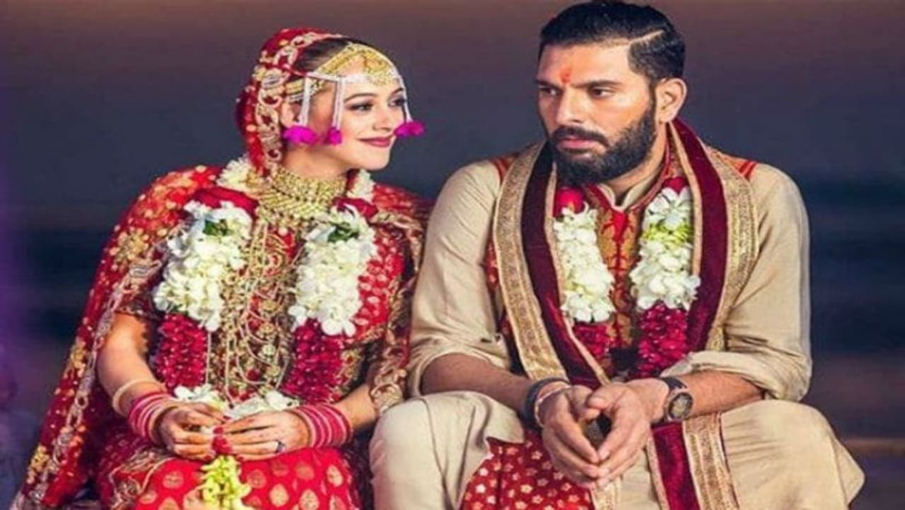 <p>நவம்பர் 2015 இல், யுவராஜ் சிங் மற்றும் ஹேசல் கிட்ச் இருவரும் தங்கள் உறவை அறிவித்தனர். நவம்பர் 29, 2016 அன்று யுவராஜும் ஹேசலும் திருமணம் செய்தனர் </p> <p>நவம்பர் 2015 இல், யுவராஜ் சிங் மற்றும் ஹேசல் கிட்ச் இருவரும் தங்கள் உறவை அறிவித்தனர். நவம்பர் 29, 2016 அன்று யுவராஜும் ஹேசலும் திருமணம் செய்தனர் </p>