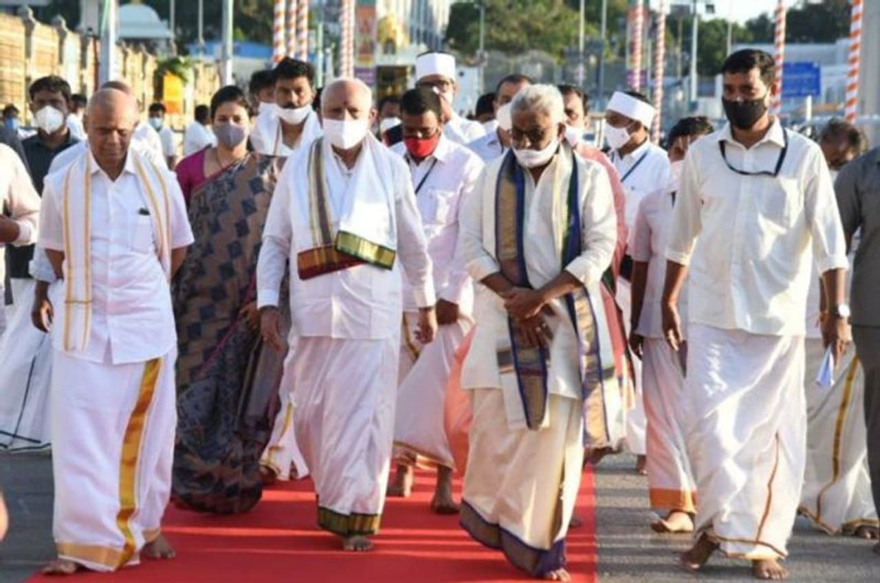 <p><strong>Tirumala:</strong> Karnataka Chief Minister B S Yediyurappa and Andhra Pradesh Chief Minister YS Jagan Mohan Reddy jointly laid the foundation stones for two massive pilgrims complexes in Tirumala on Thursday morning.</p>