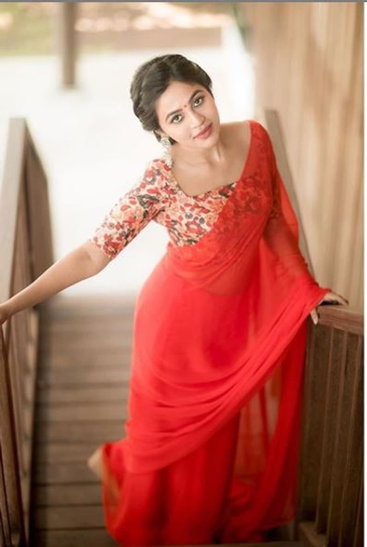 <p>சிவப்பு சேலையில் செம்ம அழகு </p> <p>சிவப்பு சேலையில் செம்ம அழகு </p>