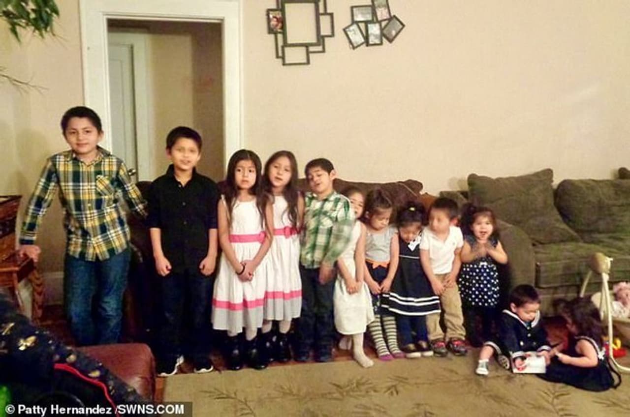 <p>അമേരിക്കയിലെ നോർത്ത് കരോലീന സ്വദേശിയായ 38 വയസുകാരി പാറ്റി ഹെർണാണ്ടസിന് മൂന്നോ നാലോ അഞ്ചോ അല്ല 15 കുട്ടികളാണുള്ളത്. </p> <p>അമേരിക്കയിലെ നോർത്ത് കരോലീന സ്വദേശിയായ 38 വയസുകാരി പാറ്റി ഹെർണാണ്ടസിന് മൂന്നോ നാലോ അഞ്ചോ അല്ല 15 കുട്ടികളാണുള്ളത്. </p>