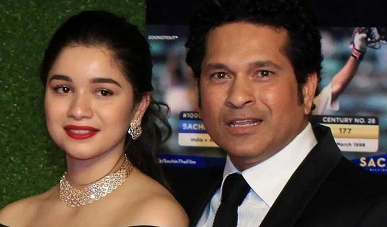 <p>ಗಾಡ್ ಆಫ್ ಕ್ರಿಕೆಟ್ ಸಚಿನ್ ತೆಂಡೂಲ್ಕರ್ ಪ್ರೀತಿಯ ಮಗಳು ಸಾರಾ ತೆಂಡೂಲ್ಕರ್ ಲವ್‌ ಲೈಫ್‌ ಈ ದಿನಗಳಲ್ಲಿ ಚರ್ಚೆಯಲ್ಲಿದೆ.&nbsp;</p>