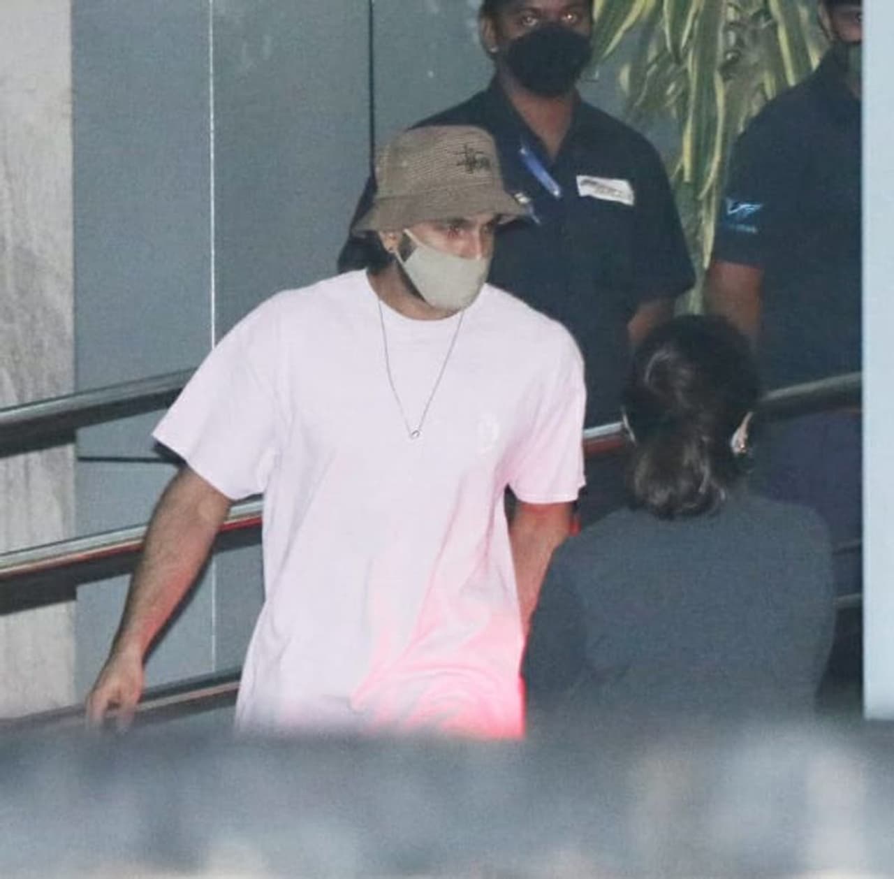 <p>ಸೆಪ್ಟೆಂಬರ್ 24ರಂದು ಗೋವಾದಿಂದ ಮುಂಬೈಗೆ ಆಗಮಿಸಿದ ದೀಪಿಕಾ ಪಡುಕೋಣೆ ರಣವೀರ್ ಸಿಂಗ್ ಫೋಟೋಗಳು ಸಾಮಾಜಿಕ ಜಾಲತಾಣದಲ್ಲಿ ವೈರಲ್ ಆಗುತ್ತಿವೆ.</p> <p>ಸೆಪ್ಟೆಂಬರ್ 24ರಂದು ಗೋವಾದಿಂದ ಮುಂಬೈಗೆ ಆಗಮಿಸಿದ ದೀಪಿಕಾ ಪಡುಕೋಣೆ ರಣವೀರ್ ಸಿಂಗ್ ಫೋಟೋಗಳು ಸಾಮಾಜಿಕ ಜಾಲತಾಣದಲ್ಲಿ ವೈರಲ್ ಆಗುತ್ತಿವೆ.</p>