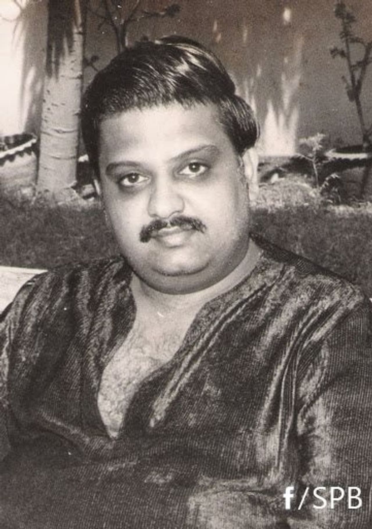 <p>பொறியியல் படிப்பதற்காக அனந்தபூரில் உள்ள ஜேஎன்டியு பொறியியல் கல்லூரியில் சேர்ந்தார். பிறகு அங்கிருந்து விலகி, சென்னையில் உள்ள அசோஸியேட் மெம்பர் ஆஃப் தி இன்ஸ்ட்டிடியூஷன் ஆஃப் எஞ்சினீயர்ஸில் இணைந்து பொறியியல் படிப்பை படித்தார்.</p>