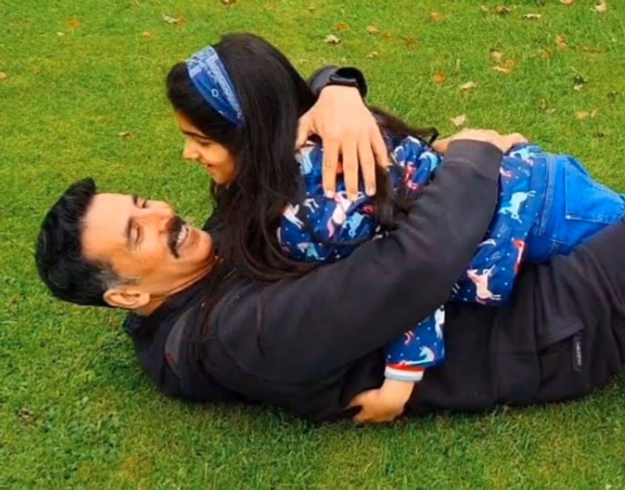 <p>ನನ್ನ ರಾಜಕುಮಾರಿಗೆ 8ನೇ ವರ್ಷದ ಹ್ಯಾಪಿ ಬರ್ತ್ಡೇ ಎಂದು ನಟ ಅಕ್ಷಯ್ ಮಗಳಿಗೆ ವಿಶ್ ಮಾಡಿದ್ದಾರೆ</p> <p>ನನ್ನ ರಾಜಕುಮಾರಿಗೆ 8ನೇ ವರ್ಷದ ಹ್ಯಾಪಿ ಬರ್ತ್ಡೇ ಎಂದು ನಟ ಅಕ್ಷಯ್ ಮಗಳಿಗೆ ವಿಶ್ ಮಾಡಿದ್ದಾರೆ</p>