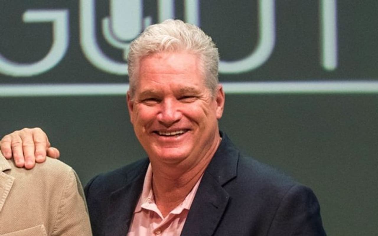 <p>ಐಪಿಎಲ್ ಟೂರ್ನಿಗೆ ವೀಕ್ಷಕ ವಿವರಣೆ ಮಾಡಲು ಮುಂಬೈಗೆ ಬಂದಿದ್ದ ಡೀನ್ ಜೋನ್ಸ್(59) ಹೋಟೆಲ್ನಲ್ಲಿರುವಾಗಲೇ ಹೃದಯಾಘಾತಕ್ಕೆ ಒಳಗಾಗಿದ್ದಾರೆ. </p> <p>ಐಪಿಎಲ್ ಟೂರ್ನಿಗೆ ವೀಕ್ಷಕ ವಿವರಣೆ ಮಾಡಲು ಮುಂಬೈಗೆ ಬಂದಿದ್ದ ಡೀನ್ ಜೋನ್ಸ್(59) ಹೋಟೆಲ್ನಲ್ಲಿರುವಾಗಲೇ ಹೃದಯಾಘಾತಕ್ಕೆ ಒಳಗಾಗಿದ್ದಾರೆ. </p>