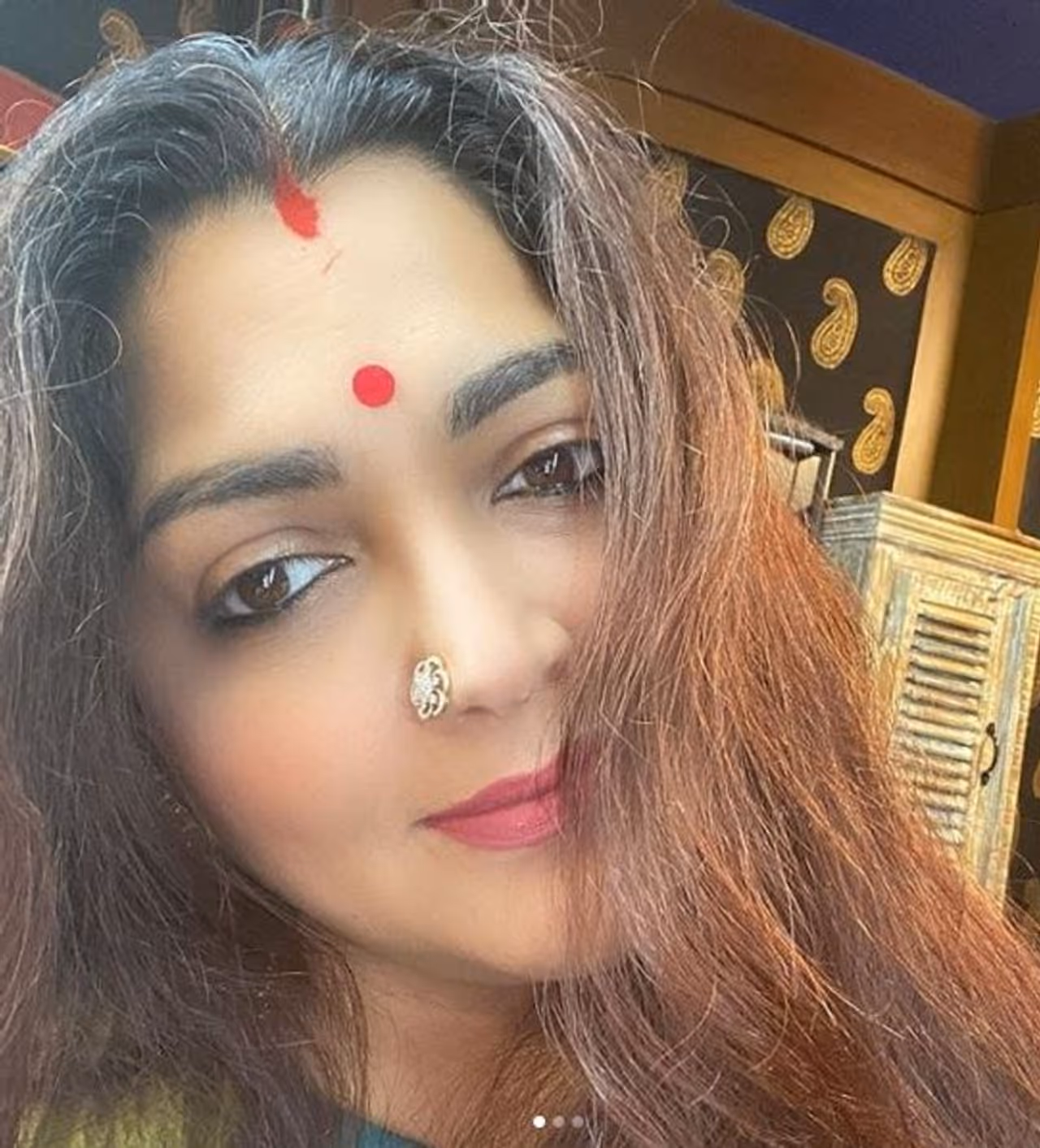 <p>ಬಹುಭಾಷಾ ನಟಿ ಖುಷ್ಬೂ ಬ್ಯೂಟಿ ಬಗ್ಗೆ ಪ್ರಶ್ನೆ ಕೇಳುತ್ತಿದ್ದ ಅಭಿಮಾನಿಗಳು.</p> <p>ಬಹುಭಾಷಾ ನಟಿ ಖುಷ್ಬೂ ಬ್ಯೂಟಿ ಬಗ್ಗೆ ಪ್ರಶ್ನೆ ಕೇಳುತ್ತಿದ್ದ ಅಭಿಮಾನಿಗಳು.</p>