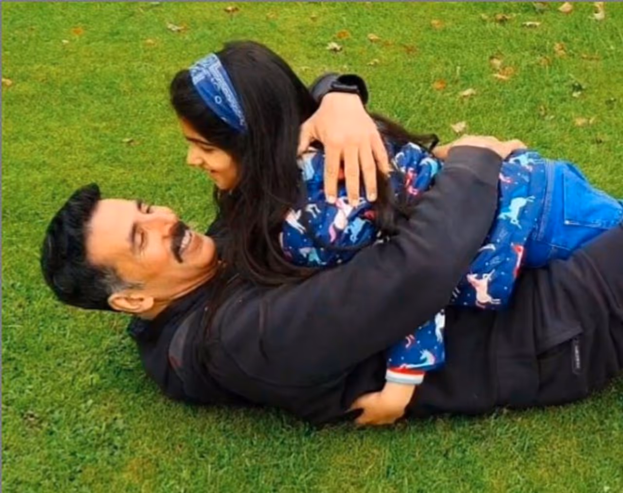 <p>ಮಗಳು ನಿತಾರಾ ಜೊತೆಗೆ ಅಕ್ಷಯ್ ಕುಮಾರ್</p> <p>ಮಗಳು ನಿತಾರಾ ಜೊತೆಗೆ ಅಕ್ಷಯ್ ಕುಮಾರ್</p>