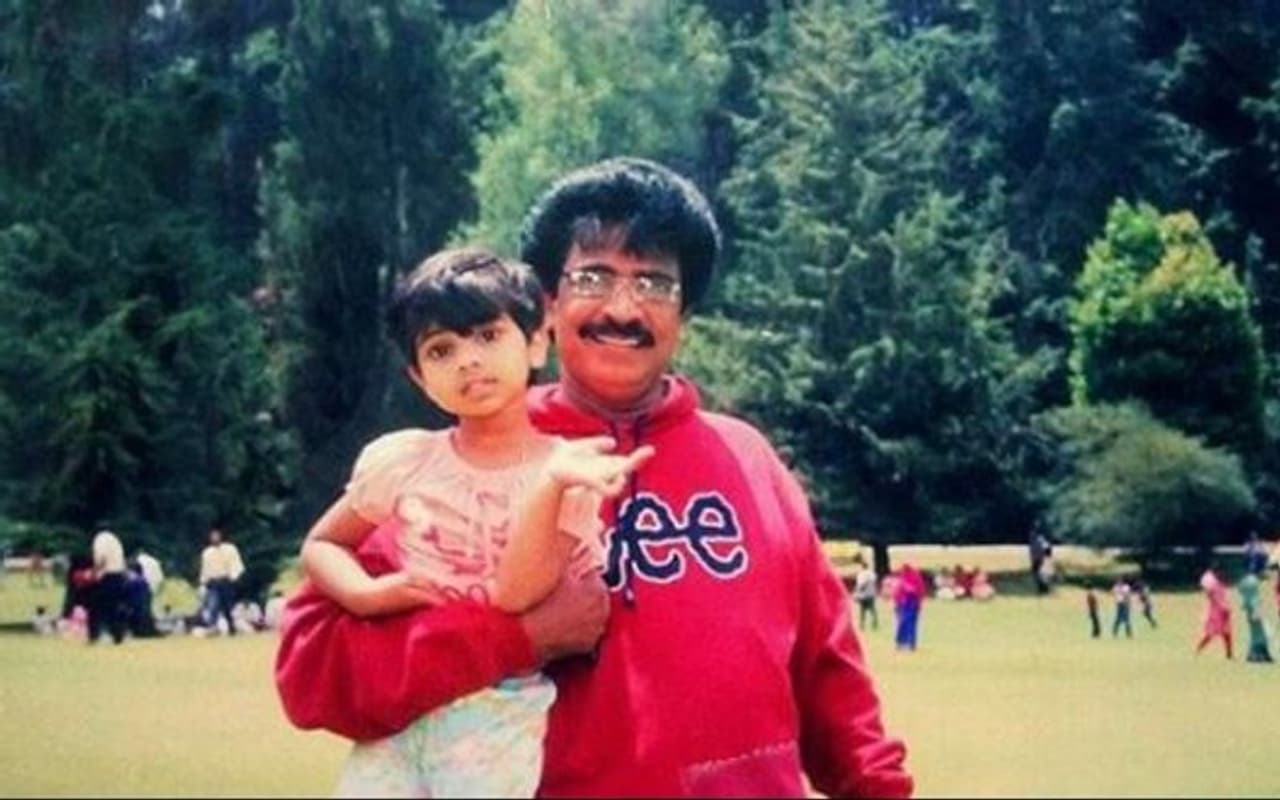 <p>இவங்க வேறு யாரும் இல்லை நடிகர் லிவிங்ஸ்டன் மூத்த மகள் ஜோவிதா தான் </p> <p>இவங்க வேறு யாரும் இல்லை நடிகர் லிவிங்ஸ்டன் மூத்த மகள் ஜோவிதா தான் </p>