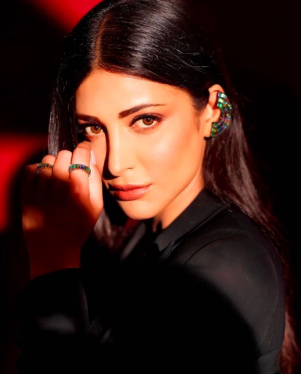 <p>ಸಿನಿಮಾ ಇಂಡಸ್ಟ್ರಿಯನ್ನು ಇತ್ತೀಚೆಗೆ ನೆಗೆಟಿವ್ ರೀತಿಯಲ್ಲೇ ತೋರಿಸಲಾಗುತ್ತಿದೆ. ಈ ಬಗ್ಗೆ ಕೆಲವು ಸೆಲೆಬ್ರಿಟಿಗಳಿಗೆ ಬೇಸರವೂ ಇದೆ.</p>