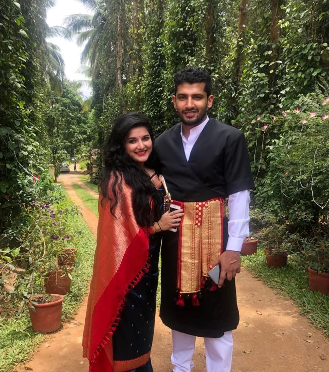 <p>ಅಂತರಾಷ್ಟ್ರೀಯ ಹಾಕಿ‌ ಆಟಗಾರ, ಒಲಿಂಪಿಯನ್ ಎಸ್.ಕೆ.ಉತ್ತಪ್ಪ ಇಂದು ವೈವಾಹಿಕ ಜೀವನಕ್ಕೆ ಕಾಲಿಡುತ್ತಿದ್ದಾರೆ</p>