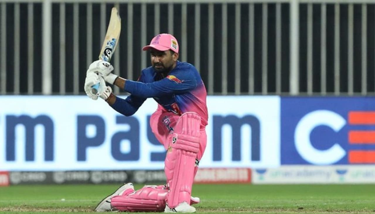 <p>ആദ്യം നേരിട്ട 19 പന്തില് ബൗണ്ടറികള് പോലുമില്ലാതെ എട്ട് റണ്സ് മാത്രം. </p> <p>ആദ്യം നേരിട്ട 19 പന്തില് ബൗണ്ടറികള് പോലുമില്ലാതെ എട്ട് റണ്സ് മാത്രം. </p>