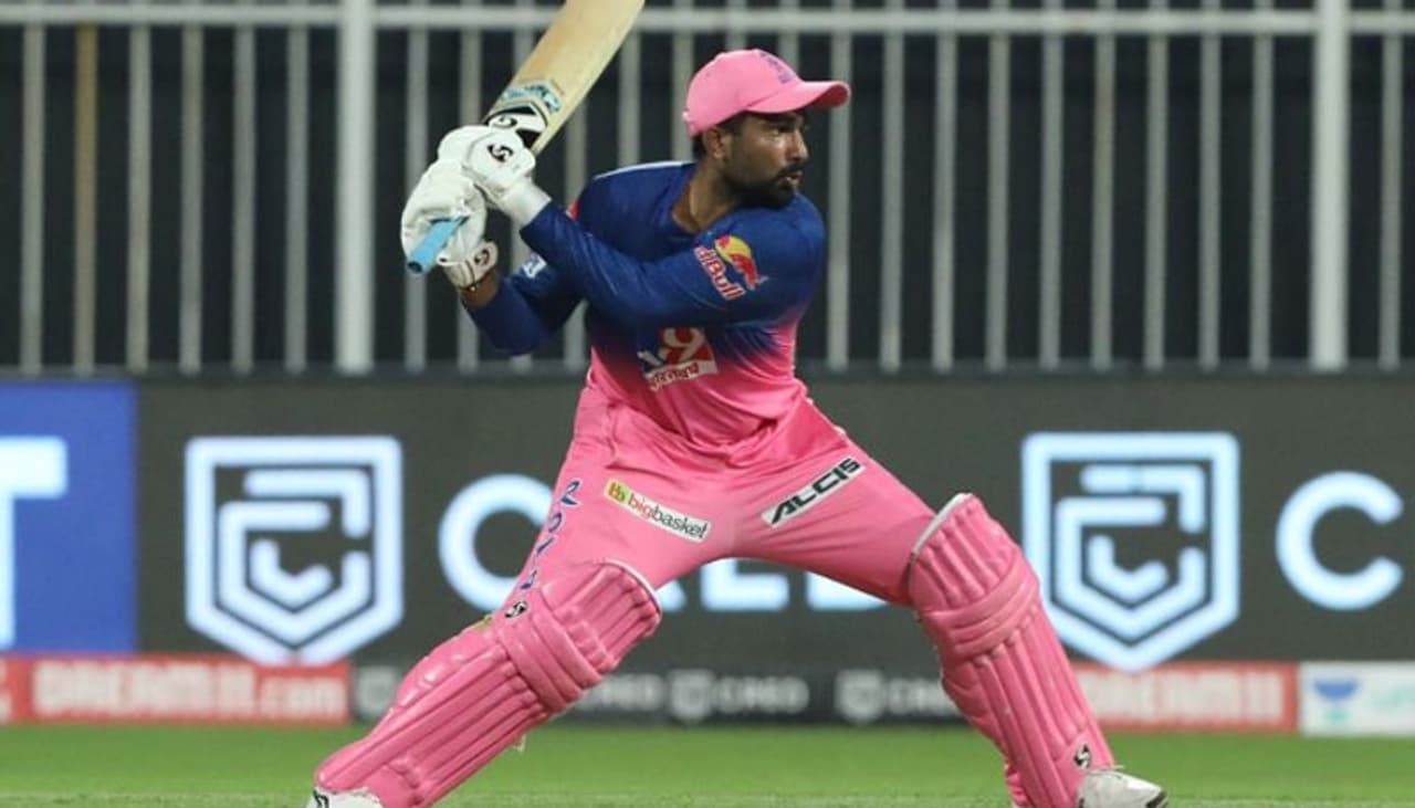 <p>ஐபிஎல் வரலாற்றில் மிகச்சிறந்த போட்டி, நேற்று ராஜஸ்தான் ராயல்ஸுக்கும் கிங்ஸ் லெவன் பஞ்சாப்புக்கும் இடையே நடந்த போட்டி. ஷார்ஜாவில் நடந்த இந்த போட்டியில், 224 ரன்கள் என்ற கடின இலக்கை விரட்டி, ஐபிஎல்லில் அதிகபட்ச இலக்கை விரட்டி வெற்றி பெற்ற அணி என்ற சாதனையை ராஜஸ்தான் ராயல்ஸ் படைத்தது.</p>