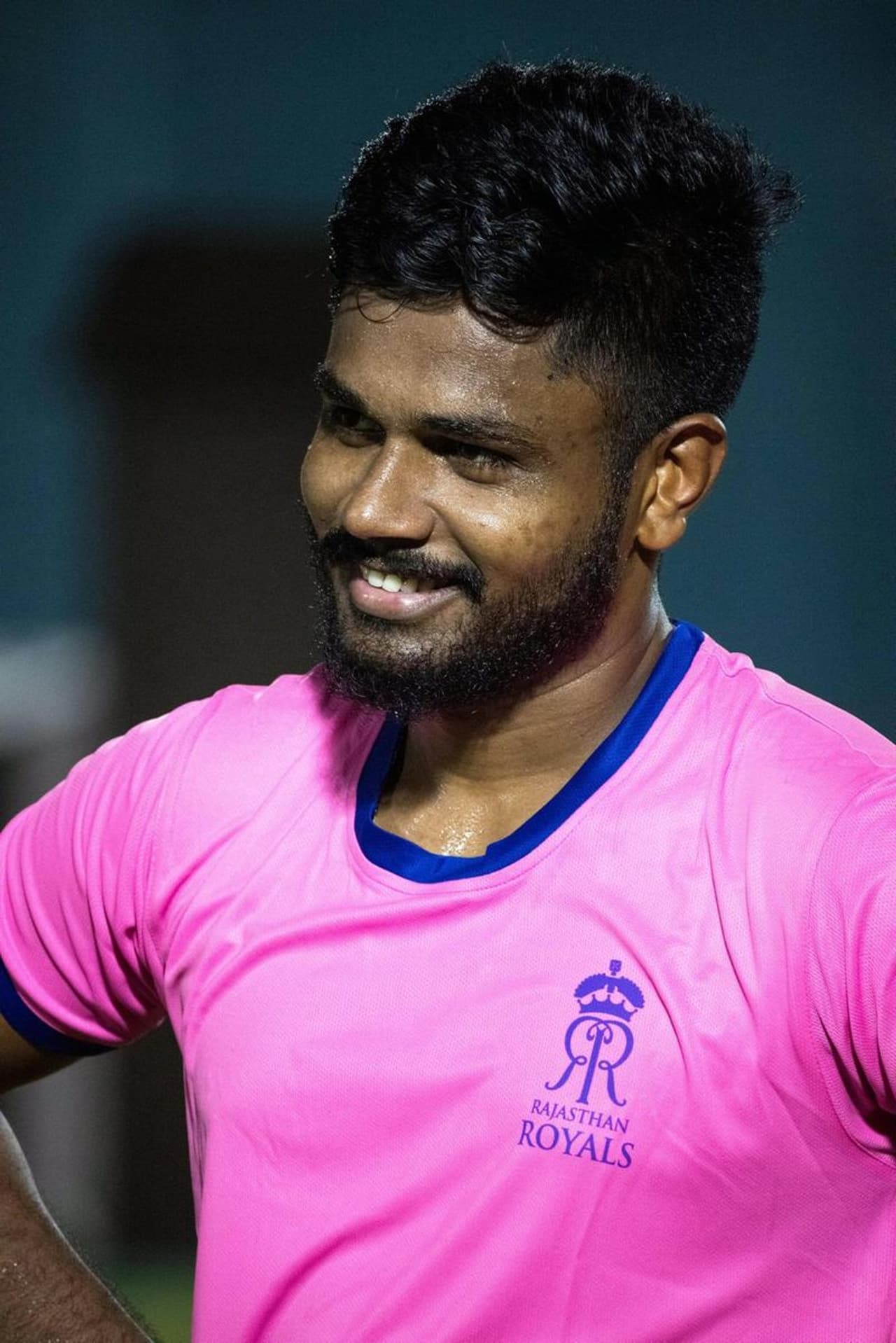 <p>సంజు శాంసన్.. ఐపీఎల్ 2020లో దుమ్మురేపుతున్న కేరళ క్రికెటర్. ఆడిన రెండు మ్యాచుల్లోనూ విధ్వంసక ఇన్నింగ్స్లతో ప్రత్యర్థుల గుండెల్లో హడలు పుట్టిస్తున్నాడు. షార్జాలో సిక్సర్ల తుఫాన్ రేపుతున్న సంజు శాంసన్ ఇప్పుడు భారత క్రికెట్లో హాట్ టాపిక్. </p> <p>సంజు శాంసన్.. ఐపీఎల్ 2020లో దుమ్మురేపుతున్న కేరళ క్రికెటర్. ఆడిన రెండు మ్యాచుల్లోనూ విధ్వంసక ఇన్నింగ్స్లతో ప్రత్యర్థుల గుండెల్లో హడలు పుట్టిస్తున్నాడు. షార్జాలో సిక్సర్ల తుఫాన్ రేపుతున్న సంజు శాంసన్ ఇప్పుడు భారత క్రికెట్లో హాట్ టాపిక్. </p>