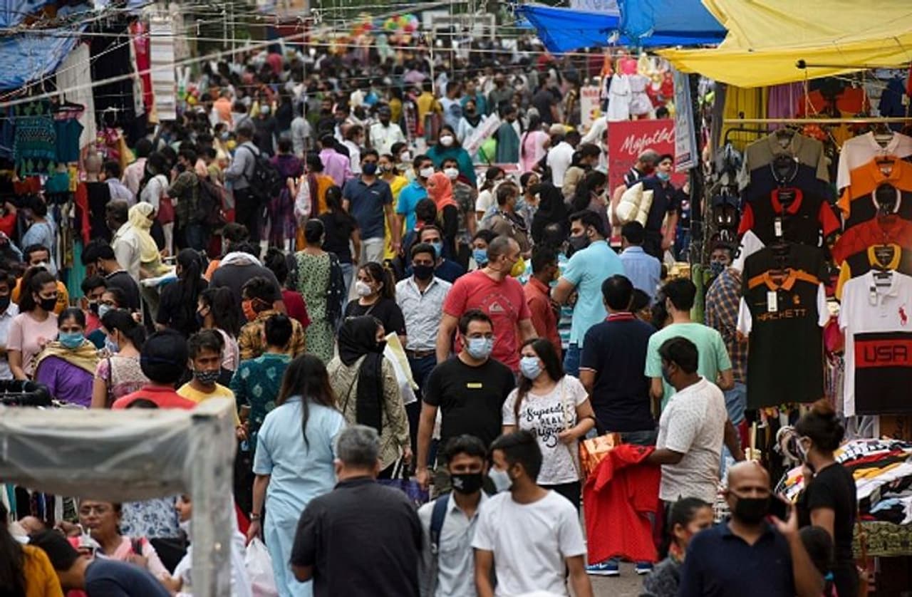 <p>ലോകത്ത് ഏറ്റവും കൂടുതല് കാലം ലോക്ഡൌണ് പ്രഖ്യാപിക്കപ്പെട്ട രാജ്യമായിരുന്നു ഇന്ത്യ. ഇന്നും ലോക്ഡൌണില് പൂര്ണ്ണതോതിലുള്ള ഇളവുകള് രാജ്യത്ത് അംഗീകരിച്ചിട്ടില്ല. </p> <p>ലോകത്ത് ഏറ്റവും കൂടുതല് കാലം ലോക്ഡൌണ് പ്രഖ്യാപിക്കപ്പെട്ട രാജ്യമായിരുന്നു ഇന്ത്യ. ഇന്നും ലോക്ഡൌണില് പൂര്ണ്ണതോതിലുള്ള ഇളവുകള് രാജ്യത്ത് അംഗീകരിച്ചിട്ടില്ല. </p>