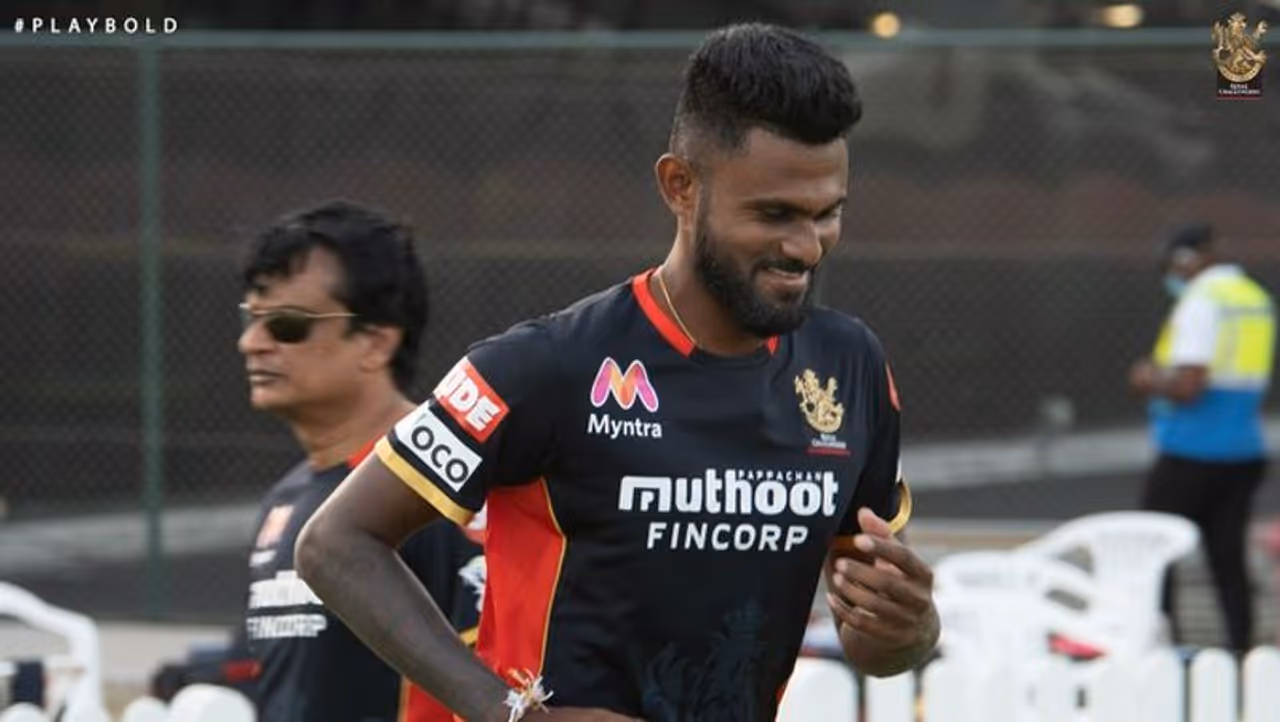 <p>ఐపీఎల్లో పెద్దగా రాణించలేకపోయిన శ్రీలంక పేసర్ ఇసురు ఉదాన... ప్రస్తుతం అబుదాబి టీ10 లీగ్లో ఆడబోతున్నాడు...</p> <p>ఐపీఎల్లో పెద్దగా రాణించలేకపోయిన శ్రీలంక పేసర్ ఇసురు ఉదాన... ప్రస్తుతం అబుదాబి టీ10 లీగ్లో ఆడబోతున్నాడు...</p>