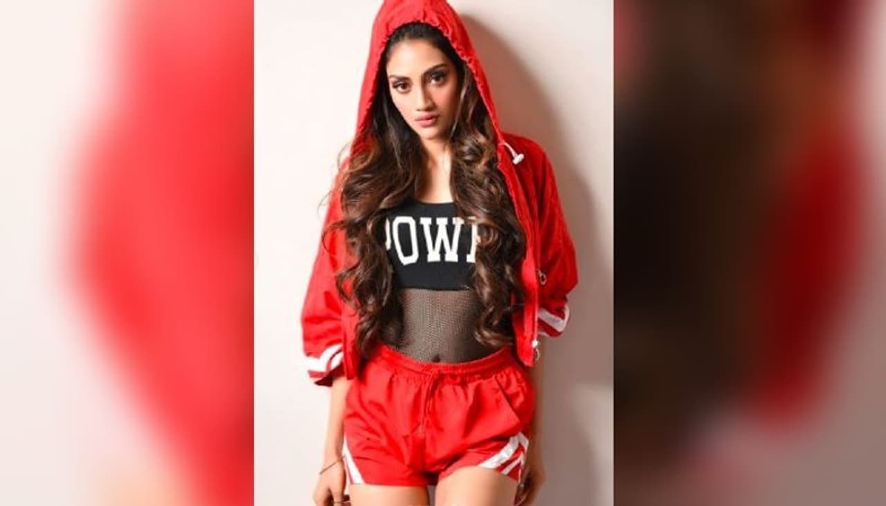 <p>Nusrat Jahan has seemingly followed all rules and regulations before flying abroad. The actress posted a picture of her airport look.</p> <p>Nusrat Jahan has seemingly followed all rules and regulations before flying abroad. The actress posted a picture of her airport look.</p>