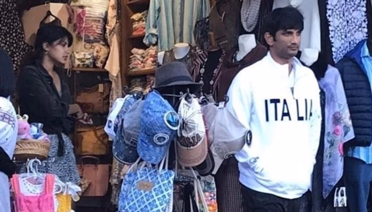 <p>A few weeks age, Rhea Chakraborty in an interview spoke for the first time about Sushant Singh Rajput and her relationship with him. During the interview with India Today, Rhea brought up an interesting point in reference to a hotel in Florence, central Italy.</p> <p>A few weeks age, Rhea Chakraborty in an interview spoke for the first time about Sushant Singh Rajput and her relationship with him. During the interview with India Today, Rhea brought up an interesting point in reference to a hotel in Florence, central Italy.</p>