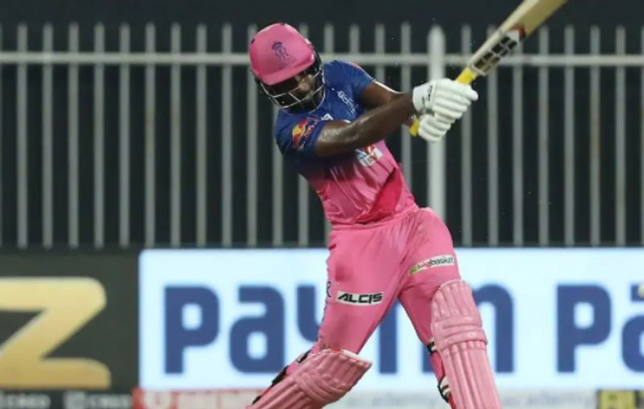 <p>సంజూ శాంసన్: కెరీర్లో బీభత్సమైన ఫామ్లో ఉన్నాడీ యంగ్ సెన్సేషన్. మొదటి రెండు మ్యాచుల్లో సంజూ శాంసన్ బ్యాటింగ్ చేసిన తీరు అద్భుతం. ఫోర్ల కంటే సిక్సర్లు ఎక్కువగా కొట్టే సంజూ శాంసన్, కోల్కత్తా నైట్రైడర్స్ బౌలర్లను ఎలా ఎదుర్కొంటాడో చూడాలి.</p> <p>సంజూ శాంసన్: కెరీర్లో బీభత్సమైన ఫామ్లో ఉన్నాడీ యంగ్ సెన్సేషన్. మొదటి రెండు మ్యాచుల్లో సంజూ శాంసన్ బ్యాటింగ్ చేసిన తీరు అద్భుతం. ఫోర్ల కంటే సిక్సర్లు ఎక్కువగా కొట్టే సంజూ శాంసన్, కోల్కత్తా నైట్రైడర్స్ బౌలర్లను ఎలా ఎదుర్కొంటాడో చూడాలి.</p>