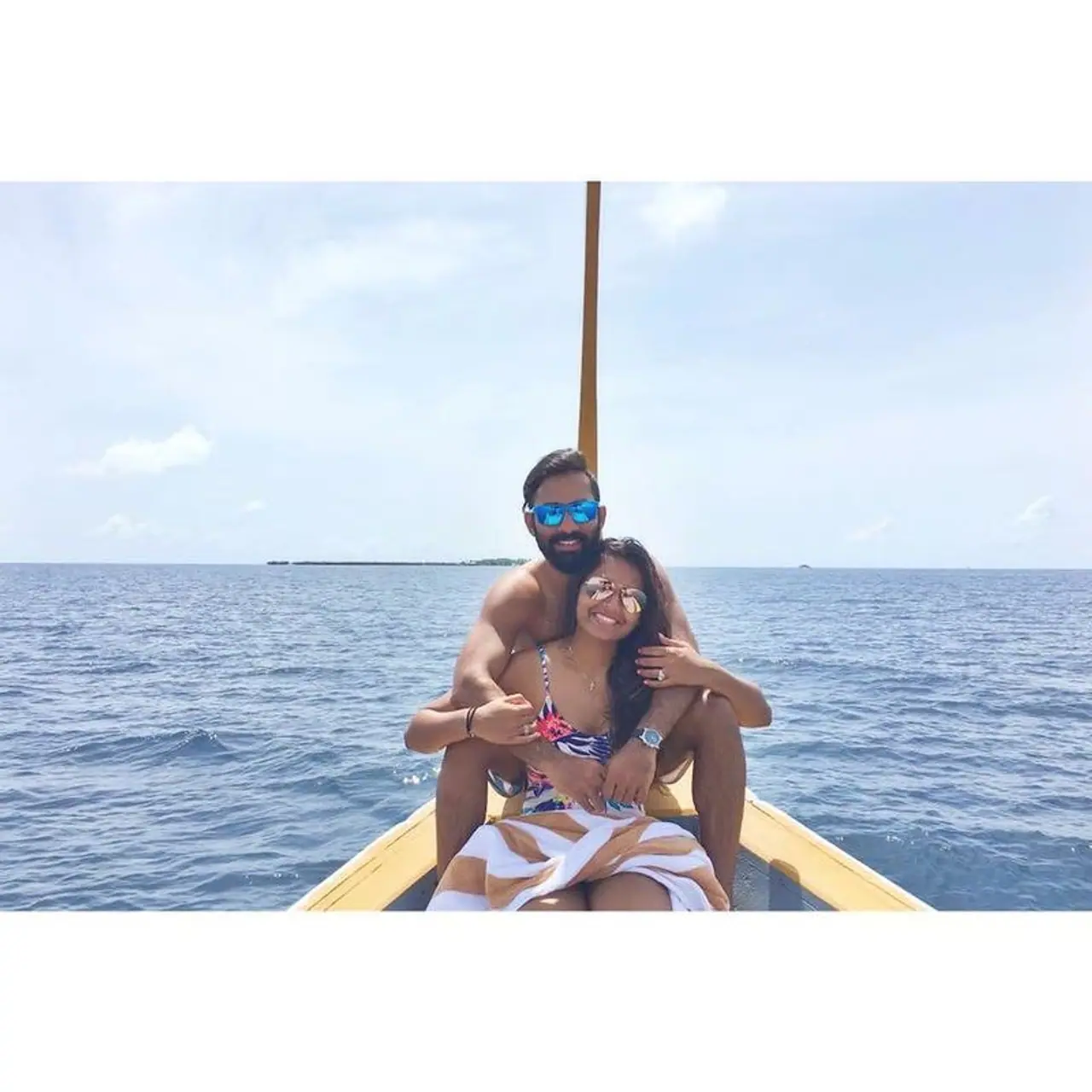 <p>దినేశ్ కార్తీక్ దీపికా పళ్లికల్ : మొదటి భార్య నిఖితతో జరిగిన పెళ్లి పెటాకులు అయిన తర్వాత భారత స్వ్కార్స్ ప్లేయర్ దీపికా పళ్లికల్ను ప్రేమించి పెళ్లి చేసుకున్నాడు క్రికెటర్ దినేశ్ కార్తీక్.</p> <p>దినేశ్ కార్తీక్ దీపికా పళ్లికల్ : మొదటి భార్య నిఖితతో జరిగిన పెళ్లి పెటాకులు అయిన తర్వాత భారత స్వ్కార్స్ ప్లేయర్ దీపికా పళ్లికల్ను ప్రేమించి పెళ్లి చేసుకున్నాడు క్రికెటర్ దినేశ్ కార్తీక్.</p>