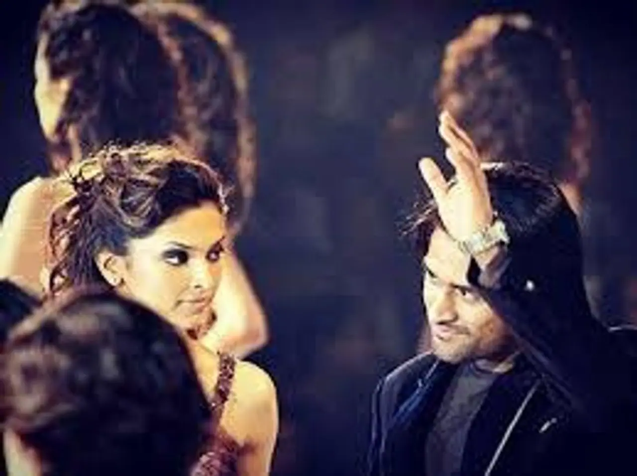 <p>దీపికా పదుకొనే: దీపికా బాలీవుడ్కి పరిచయమైన కొత్తలో ‘ఓం శాంతి ఓం’ సినిమా రిలీజ్ సమయంలో ధోనీతో కలిసి చెట్టాపట్టాల్ వేసుకుని తిరిగింది. దాంతో ఈ ఇద్దరి మధ్య ఏదో ఉందని వార్తలు వచ్చాయి.</p> <p>దీపికా పదుకొనే: దీపికా బాలీవుడ్కి పరిచయమైన కొత్తలో ‘ఓం శాంతి ఓం’ సినిమా రిలీజ్ సమయంలో ధోనీతో కలిసి చెట్టాపట్టాల్ వేసుకుని తిరిగింది. దాంతో ఈ ఇద్దరి మధ్య ఏదో ఉందని వార్తలు వచ్చాయి.</p>