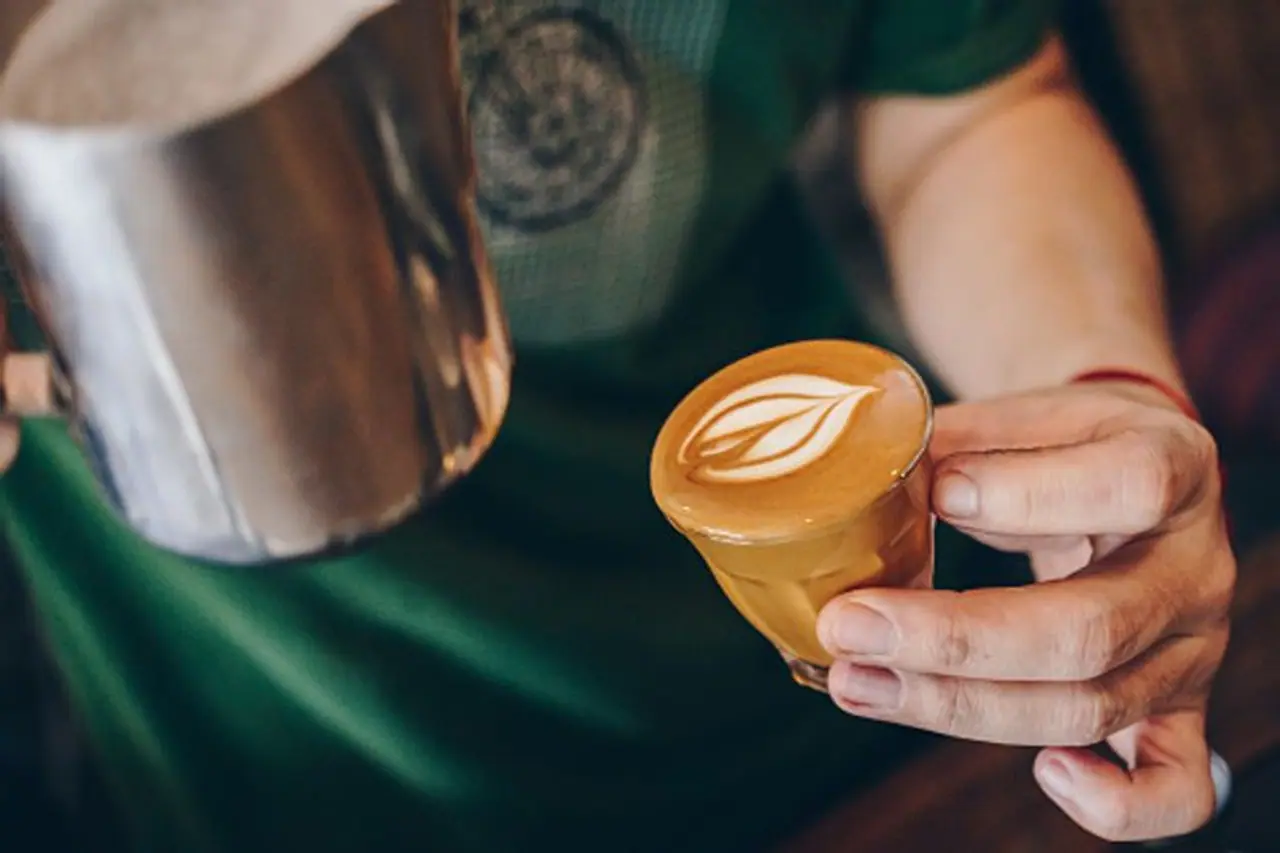 <p><strong>ಅಫೋಗೆಟೊ: </strong>ಡಾರ್ಕ್ ಬ್ಲಾಕ್ ಕಾಫಿಯನ್ನು ವೆನಿಲ್ಲಾ ಐಸ್ಕ್ರೀಂ ಮೇಲೆ ಚೆಲ್ಲಲಾಗುತ್ತದೆ. ಇದನ್ನು ಕ್ಯಾಪಚೂನ್ ಕಪ್ನಲ್ಲಿ ಸರ್ವ ಮಾಡುತ್ತಾರೆ.</p> <p><strong>ಅಫೋಗೆಟೊ: </strong>ಡಾರ್ಕ್ ಬ್ಲಾಕ್ ಕಾಫಿಯನ್ನು ವೆನಿಲ್ಲಾ ಐಸ್ಕ್ರೀಂ ಮೇಲೆ ಚೆಲ್ಲಲಾಗುತ್ತದೆ. ಇದನ್ನು ಕ್ಯಾಪಚೂನ್ ಕಪ್ನಲ್ಲಿ ಸರ್ವ ಮಾಡುತ್ತಾರೆ.</p>