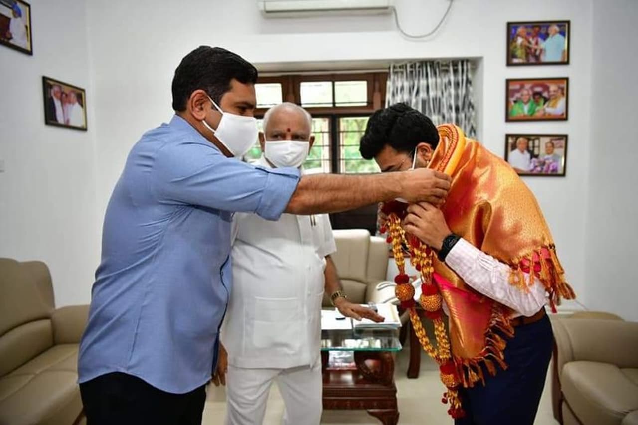 <p>ರಾಷ್ಟ್ರ ರಾಜಕಾರಕ್ಕೆ ತೇಜಸ್ವಿ ಸೂರ್ಯ : ಸಿಎಂ ಭೇಟಿಯಾದ ಯೂತ್ ಲೀಡರ್</p> <p>ರಾಷ್ಟ್ರ ರಾಜಕಾರಕ್ಕೆ ತೇಜಸ್ವಿ ಸೂರ್ಯ : ಸಿಎಂ ಭೇಟಿಯಾದ ಯೂತ್ ಲೀಡರ್</p>