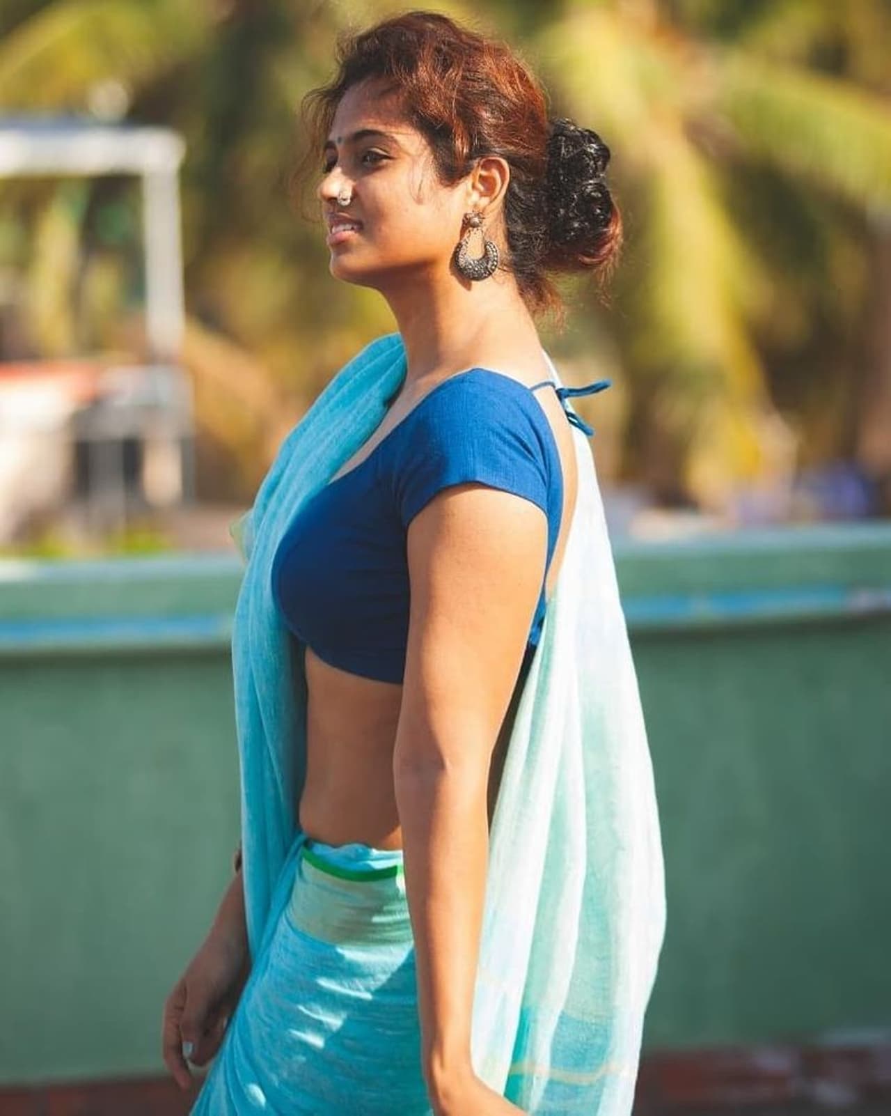 <p>“ஜோக்கர்”, “ஆண் தேவதை” ஆகிய படங்களில் நடித்தவர் ரம்யா பாண்டியன். கால் காசு செலவு இல்லாமல் காட்டன் புடவையில் மொட்டை மாடியில் இவர் நடத்திய ஹாட் போட்டோ ஷூட். ஒட்டுமொத்த சோசியல் மீடியாவையே பற்றி எரிய வைத்தது. </p> <p>“ஜோக்கர்”, “ஆண் தேவதை” ஆகிய படங்களில் நடித்தவர் ரம்யா பாண்டியன். கால் காசு செலவு இல்லாமல் காட்டன் புடவையில் மொட்டை மாடியில் இவர் நடத்திய ஹாட் போட்டோ ஷூட். ஒட்டுமொத்த சோசியல் மீடியாவையே பற்றி எரிய வைத்தது. </p>