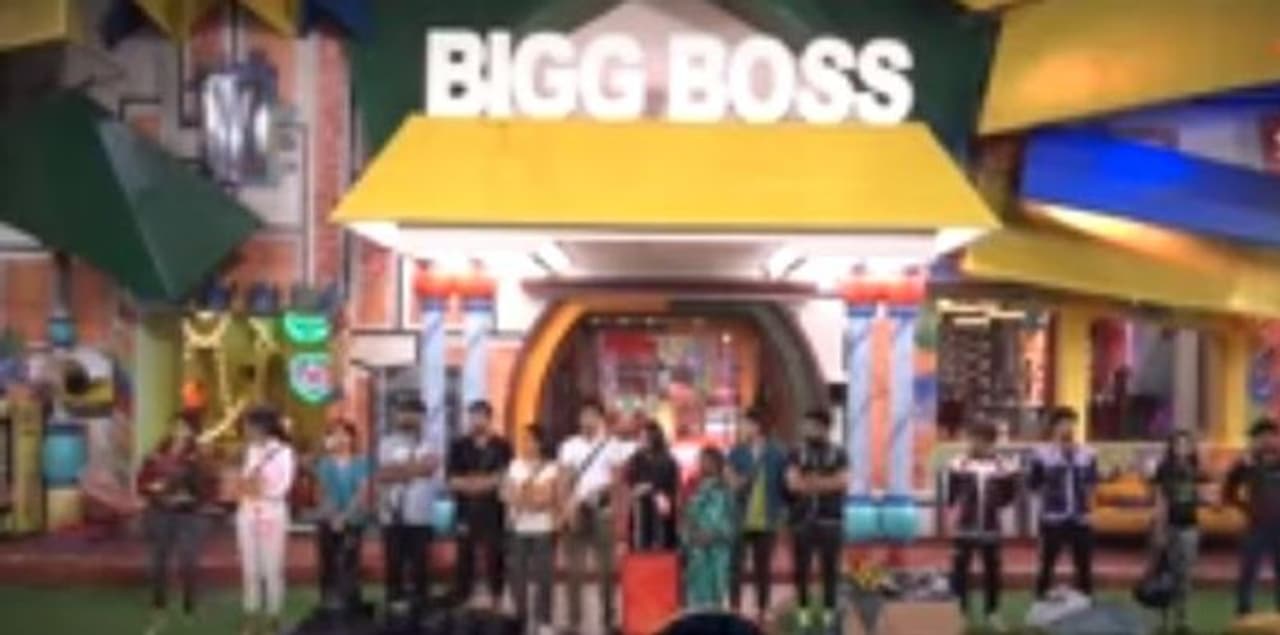 <p>24వ రోజు జరిగిన గొడవ కారణంగా అమ్మ రాజశేఖర్‌కి సోహైల్‌ సారీ చెప్పాడు. వచ్చి మాస్టర్‌ చేతులు పట్టుకున్నాడు. ఇంటి సభ్యులంతా టాస్క్ ని కొనసాగించాలని బిగ్‌బాస్‌&nbsp;చెప్పాడు. కిల్లర్‌ కాయిన్స్ గేమ్‌లో నోయల్‌, అరియానా, కుమార్‌ సాయి, అమ్మ రాజశేఖర్‌, సుజాత ఔట్‌ అవడంతో తప్పుకున్నారు.&nbsp;</p>