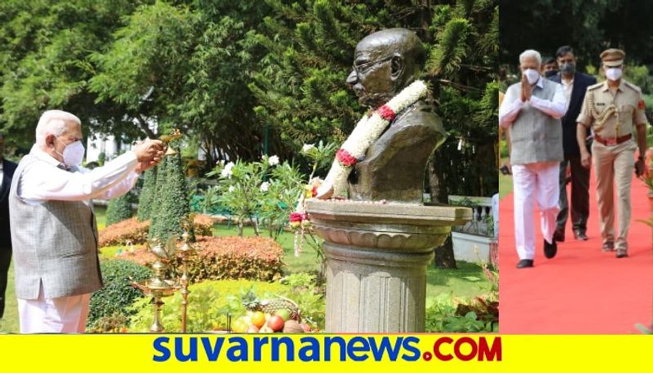 <p>ಮಹಾತ್ಮ ಗಾಂಧಿ ಜಯಂತಿ ಅಂಗವಾಗಿ ಗಾಂಧಿ ಪುತ್ಥಳಿಗೆ ನಮನ</p>