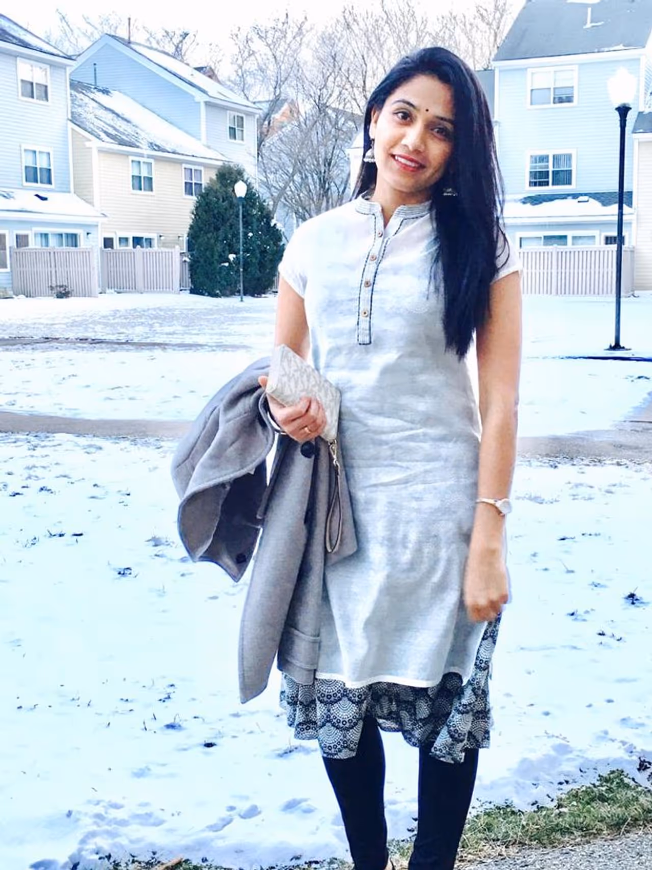 <p>ದಿವಂಗತ ಅಧಿಕಾರಿ ರವಿ ಅವರ ಪತ್ನಿ ಕುಸುಮಾ ಬೆಂಗಳೂರಿನ ರಾಜರಾಜೇಶ್ವರಿ ನಗರವಿಧಾನಸಭಾ ನಡೆಯಲಿರುವ ಉಪ ಚುನಾವಣೆಗೆ ಎಂಟ್ರಿ ಕೊಡುವ ಸಾಧ್ಯತೆ ಇದೆ.&nbsp;</p>