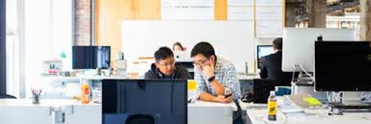 <p><strong>ಮಾತು ಮಧುರವಾಗಿರಲಿ...</strong><br />ಮಾತನಾಡುವು ರೀತಿ ಇನ್ನೊಬ್ಬರನ್ನು ಇಂಪ್ರೆಸ್ ಮಾಡುತ್ತೆ. ಆಡುವಾಗ ಟೋನ್ ಮೃದುವಾಗಿರಲಿ. ವಾಲ್ಯೂಮ್ ಕಡಿಮೆ ಇರಲಿ. ಫೋನ್ ಟೋನ್ ಸಹ ಕಡಿಮೆ ವಾಲ್ಯೂಮ್ನಲ್ಲಿರಲಿ. ನಮ್ಮ ಮಾತು, ಫೋನ್ ಇನ್ನೊಬ್ಬರಿಗೆ ತೊಂದರೆ ಕೊಡಬಾರದು ಅಷ್ಟೇ.</p> <p><strong>ಮಾತು ಮಧುರವಾಗಿರಲಿ...</strong><br />ಮಾತನಾಡುವು ರೀತಿ ಇನ್ನೊಬ್ಬರನ್ನು ಇಂಪ್ರೆಸ್ ಮಾಡುತ್ತೆ. ಆಡುವಾಗ ಟೋನ್ ಮೃದುವಾಗಿರಲಿ. ವಾಲ್ಯೂಮ್ ಕಡಿಮೆ ಇರಲಿ. ಫೋನ್ ಟೋನ್ ಸಹ ಕಡಿಮೆ ವಾಲ್ಯೂಮ್ನಲ್ಲಿರಲಿ. ನಮ್ಮ ಮಾತು, ಫೋನ್ ಇನ್ನೊಬ್ಬರಿಗೆ ತೊಂದರೆ ಕೊಡಬಾರದು ಅಷ್ಟೇ.</p>