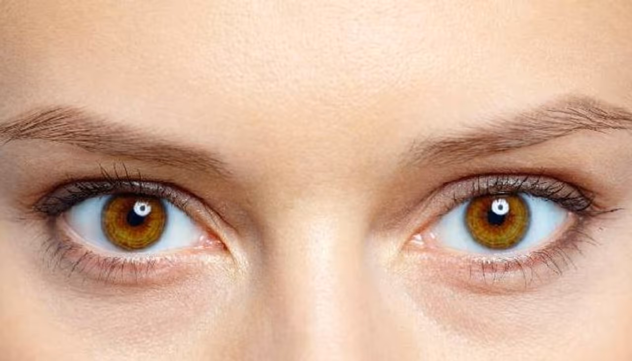 <p><strong>Eat right and protect your eyesight: </strong>A diet rich in fruits and vegetables, dark leafy greens such as spinach, or fish (high in omega 3 fatty acids) such as salmon, tuna, and halibut are very good for healthy eyes.</p>