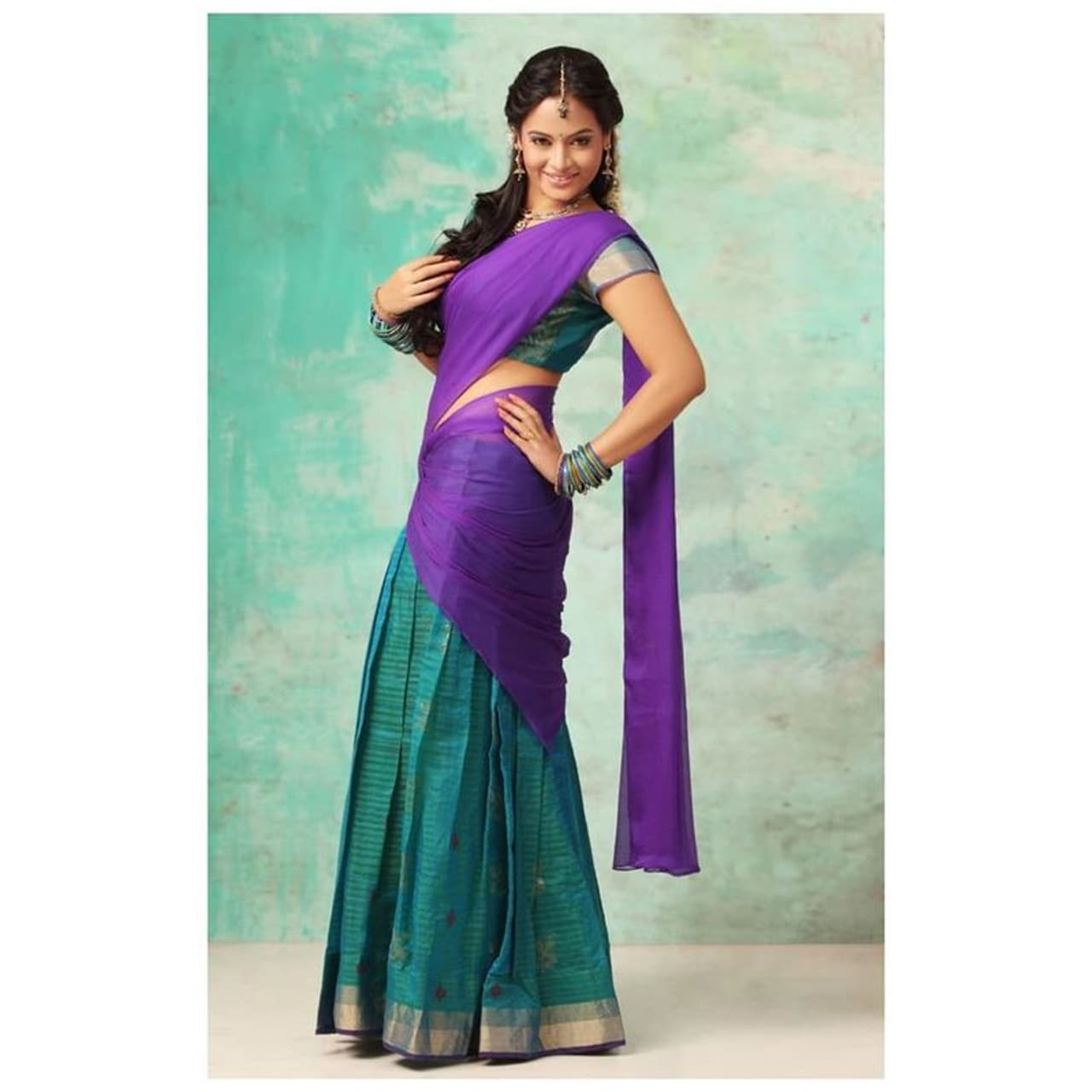 <p>தமிழ், மலையாளம், தெலுங்கு, கன்னடம் உள்ளிட்ட மொழிகளில் பல படங்களில் நடித்தவர் சுஜா வருணி பல படங்களில் நடித்தவர் சுஜா வருணி. </p> <p>தமிழ், மலையாளம், தெலுங்கு, கன்னடம் உள்ளிட்ட மொழிகளில் பல படங்களில் நடித்தவர் சுஜா வருணி பல படங்களில் நடித்தவர் சுஜா வருணி. </p>