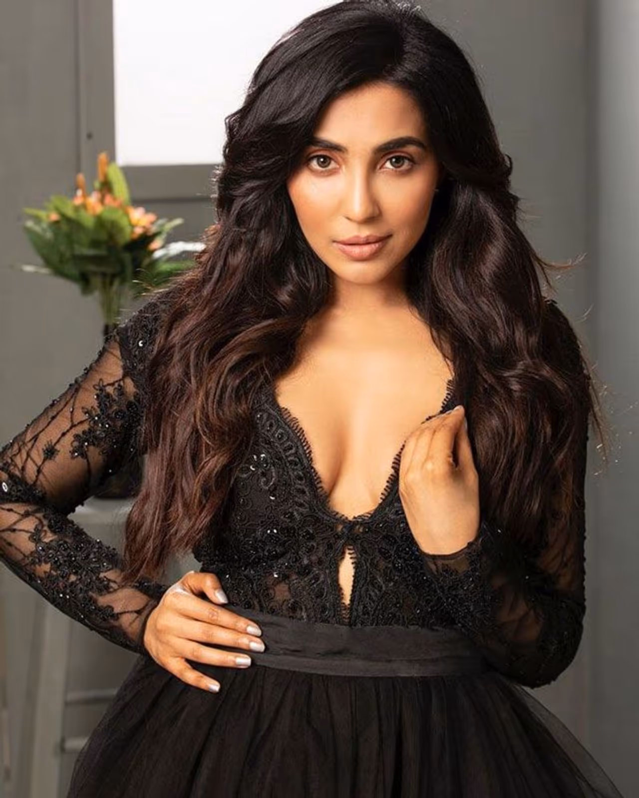 <p>&nbsp;దుబాయ్‌లో పుట్టి పెరిగిన ఈ మలయాళీ భామ తొలుత మోడలింగ్‌ రంగంలోకి ప్రవేశించి ఆ తరువాత వెండి తెరకు ఎంట్రీ ఇచ్చింది.&nbsp;</p>