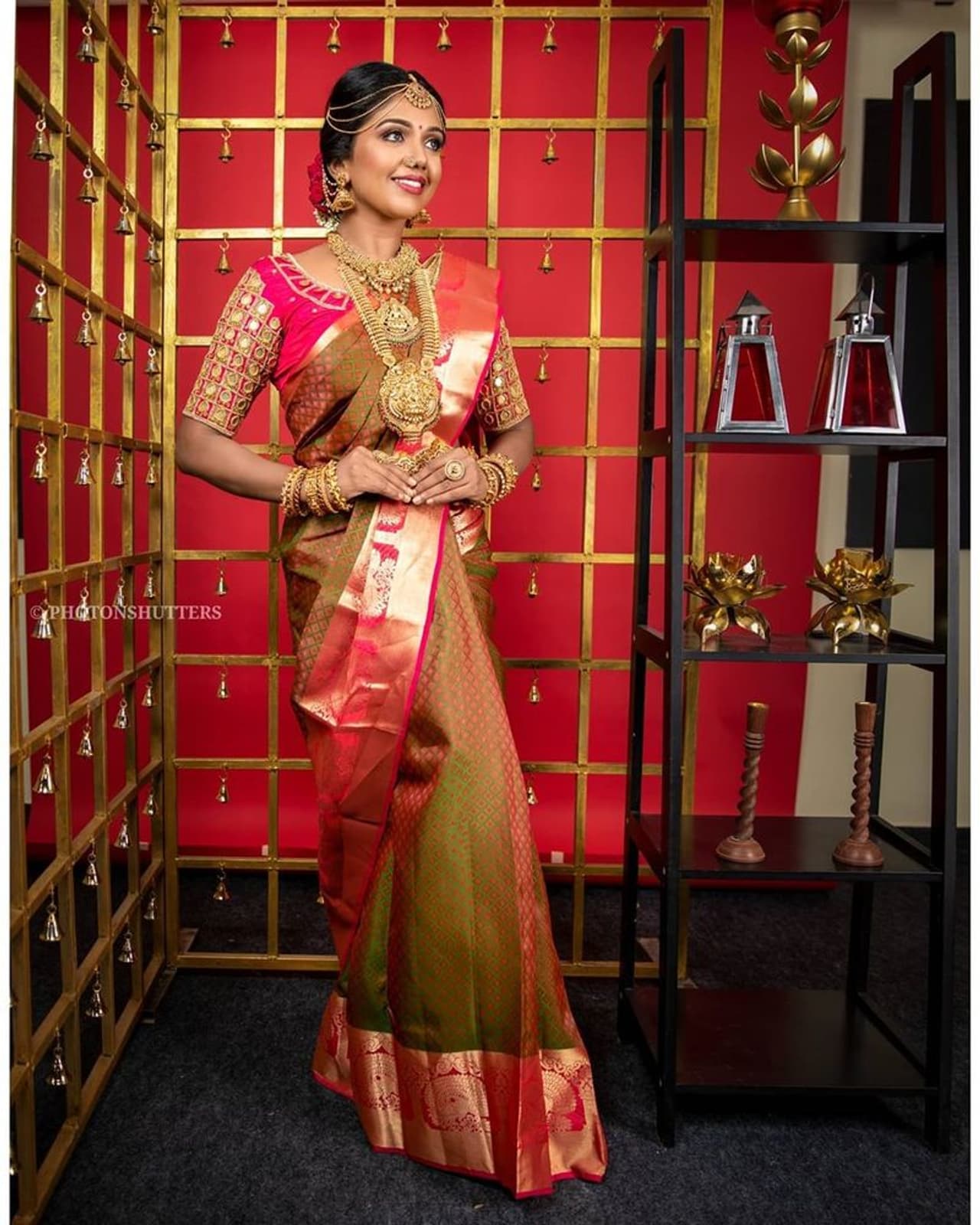 <p>பாலா இயக்கத்தில் 2013ம் ஆண்டு வெளியான பரதேசி படம் மூலம் தமிழ் சினிமாவில் அறிமுகமானவார் ரித்விகா. முதல் படத்திலேயே முக்கிய கதாபாத்திரத்தில் கலக்கினார். </p> <p>பாலா இயக்கத்தில் 2013ம் ஆண்டு வெளியான பரதேசி படம் மூலம் தமிழ் சினிமாவில் அறிமுகமானவார் ரித்விகா. முதல் படத்திலேயே முக்கிய கதாபாத்திரத்தில் கலக்கினார். </p>