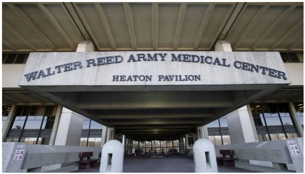 <p>മേരിലാന്റിലെ ബെത്ത് ഷീഡയിലാണ് വാള്ട്ടര് റീഡ് നാഷണല് മിലിറ്ററി മെഡിക്കല് സെന്റര്. അമേരിക്കയിലെ ഏറ്റവും വലിയ സൈനിക ആശുപത്രിയാണ് ഇത്. ഇവിടെയാണ് എല്ലാ അമേരിക്കന് പ്രസിഡന്റുമാരും പ്രധാനമായും ചികില്സ തേടാറുള്ളത്. വൈറ്റ് ഹൌസില് നിന്നും 9 മൈല് അകലെയാണ് ഈ ആശുപത്രി.</p> <p>മേരിലാന്റിലെ ബെത്ത് ഷീഡയിലാണ് വാള്ട്ടര് റീഡ് നാഷണല് മിലിറ്ററി മെഡിക്കല് സെന്റര്. അമേരിക്കയിലെ ഏറ്റവും വലിയ സൈനിക ആശുപത്രിയാണ് ഇത്. ഇവിടെയാണ് എല്ലാ അമേരിക്കന് പ്രസിഡന്റുമാരും പ്രധാനമായും ചികില്സ തേടാറുള്ളത്. വൈറ്റ് ഹൌസില് നിന്നും 9 മൈല് അകലെയാണ് ഈ ആശുപത്രി.</p>